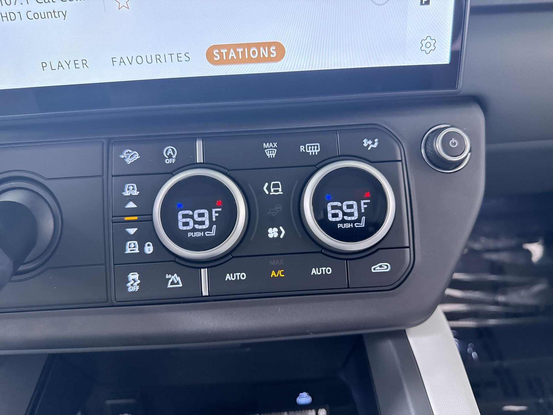 2026 Land Rover Defender 110 S