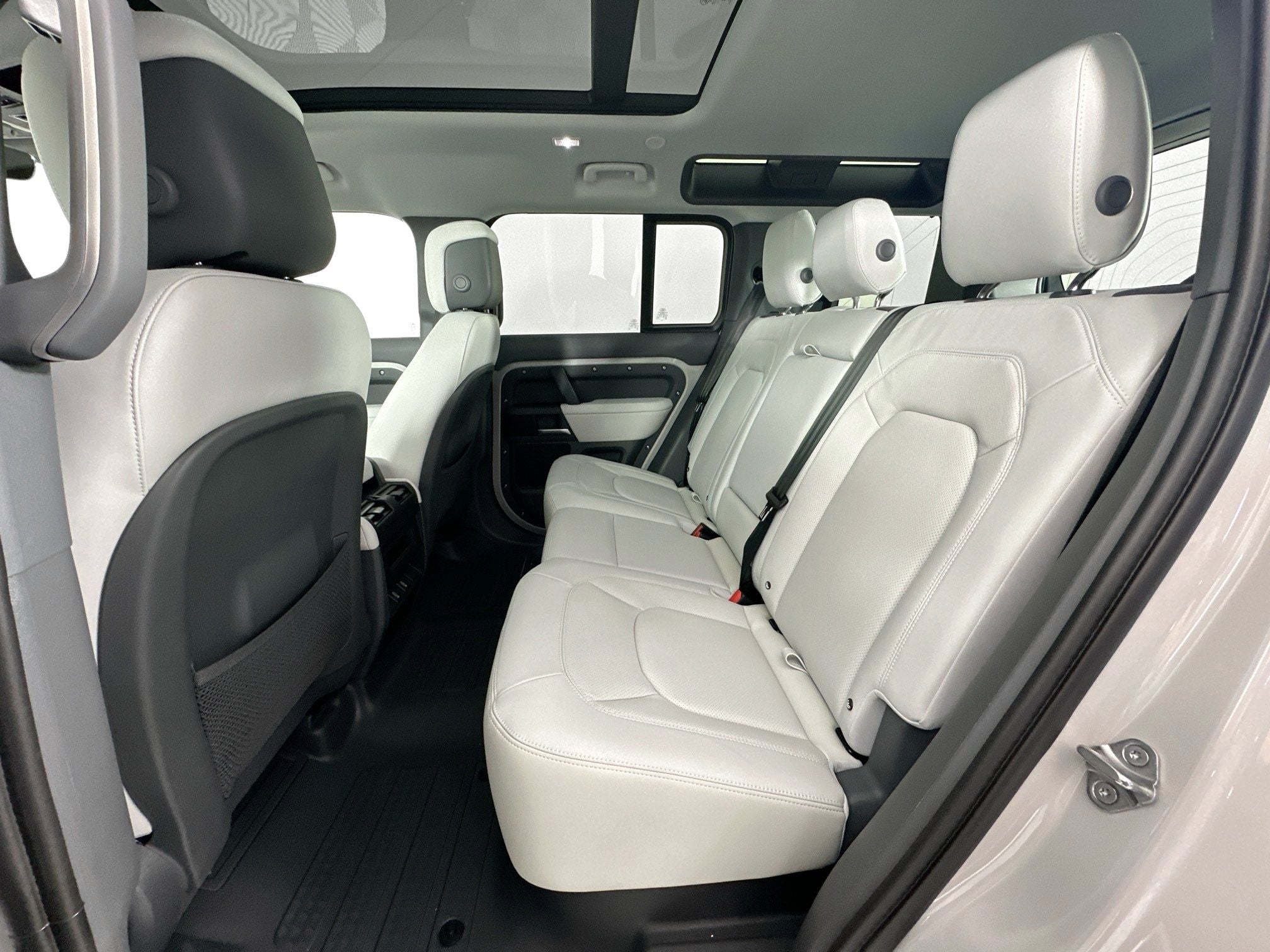 2026 Land Rover Defender 110 S