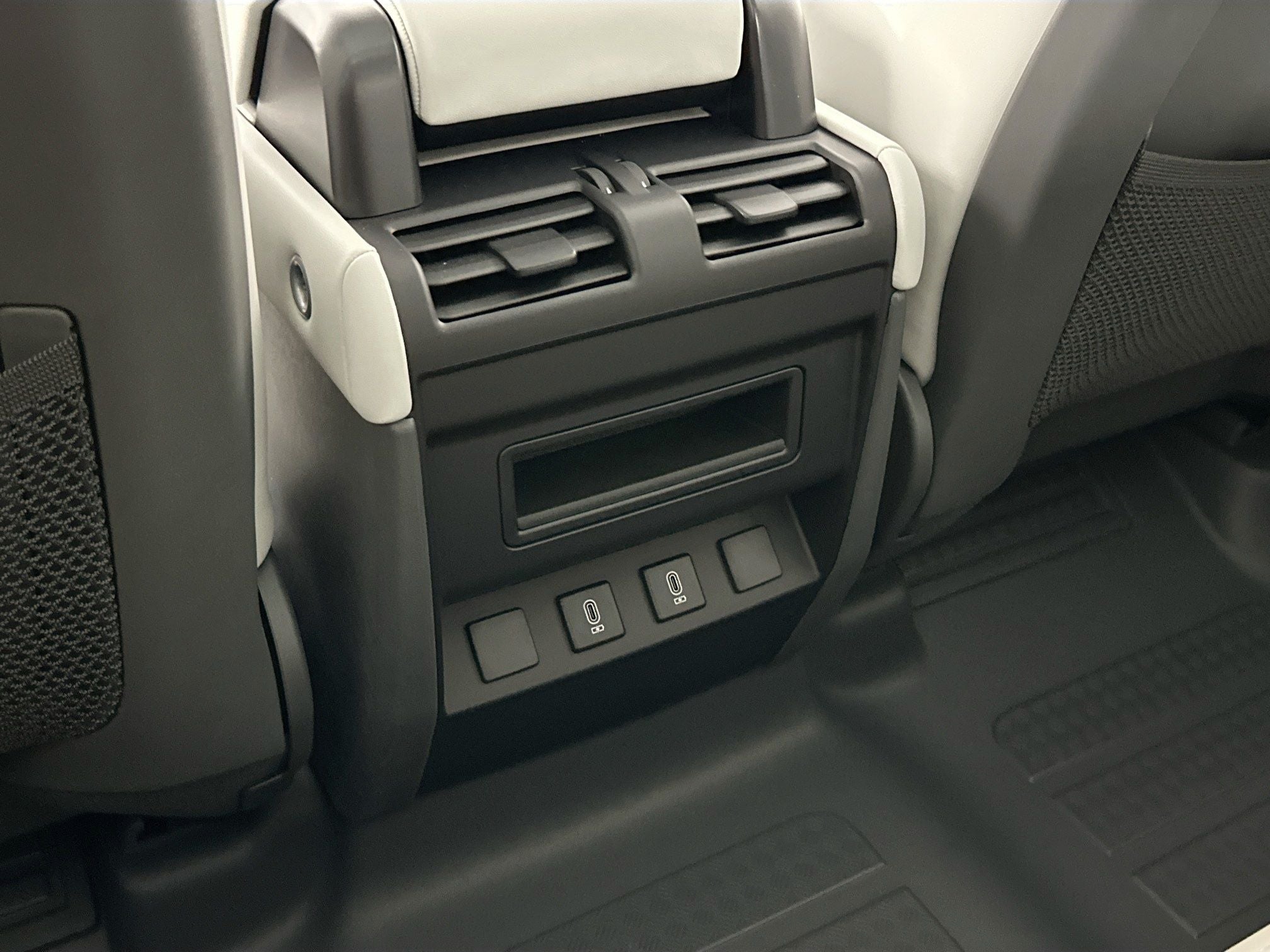 2026 Land Rover Defender 110 S