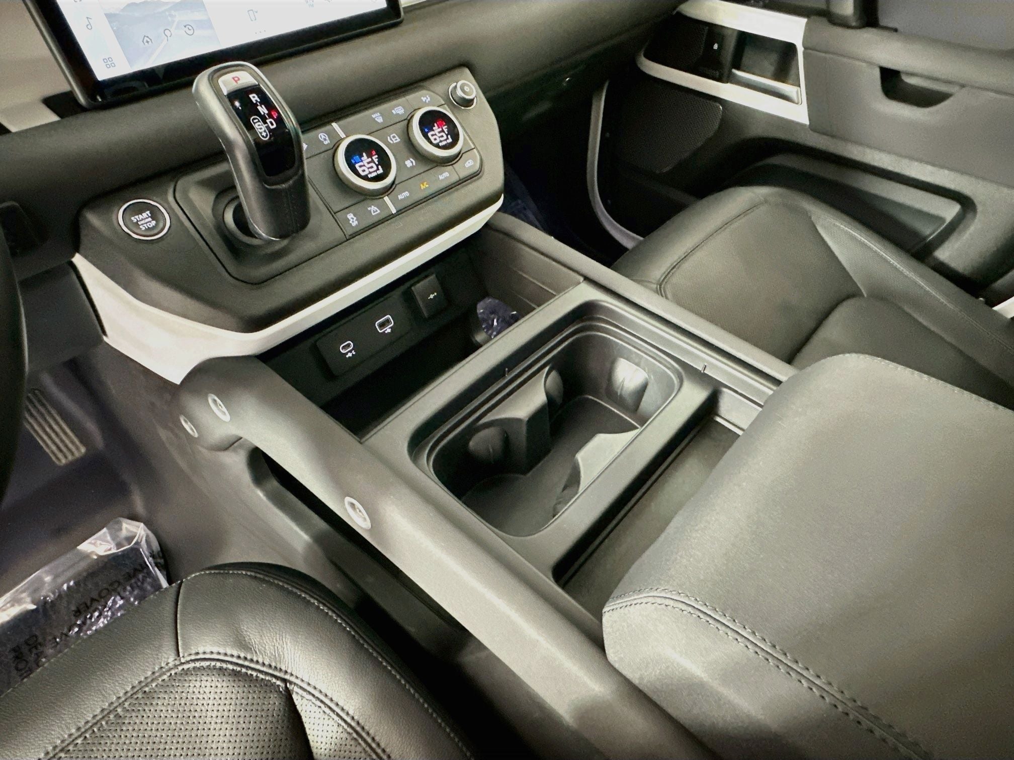 2023 Land Rover Defender 110 SE