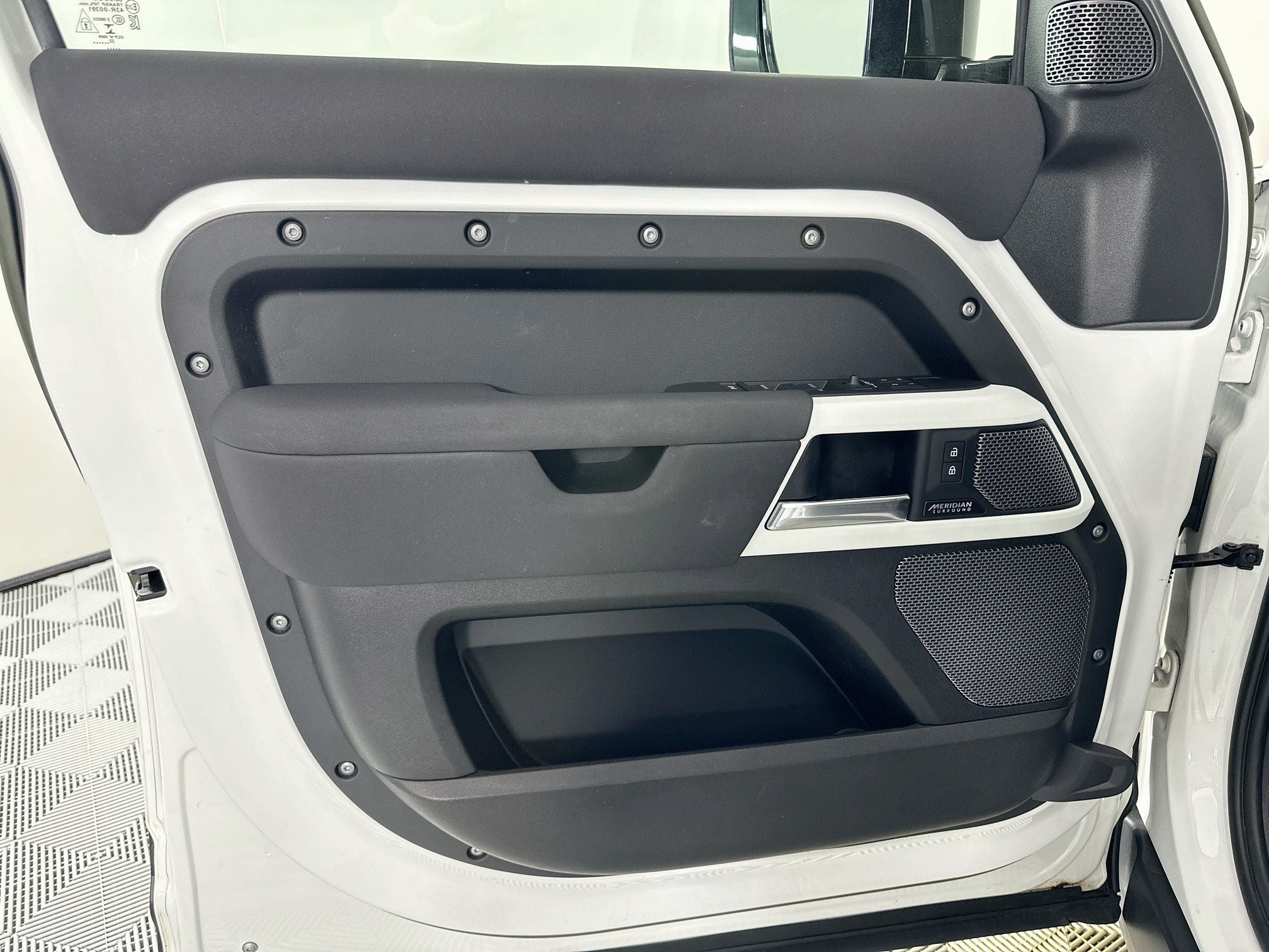 2023 Land Rover Defender 110 SE