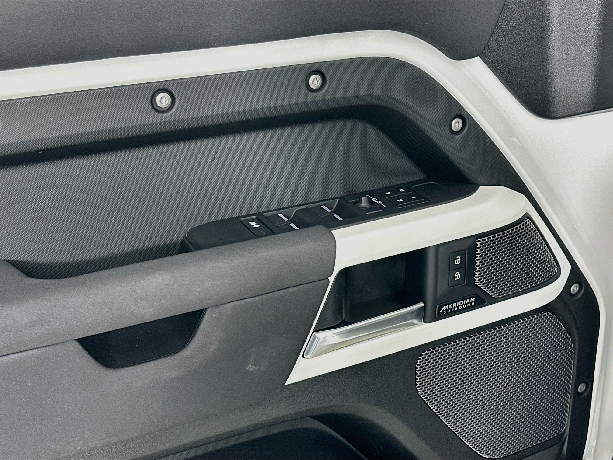2023 Land Rover Defender 110 SE