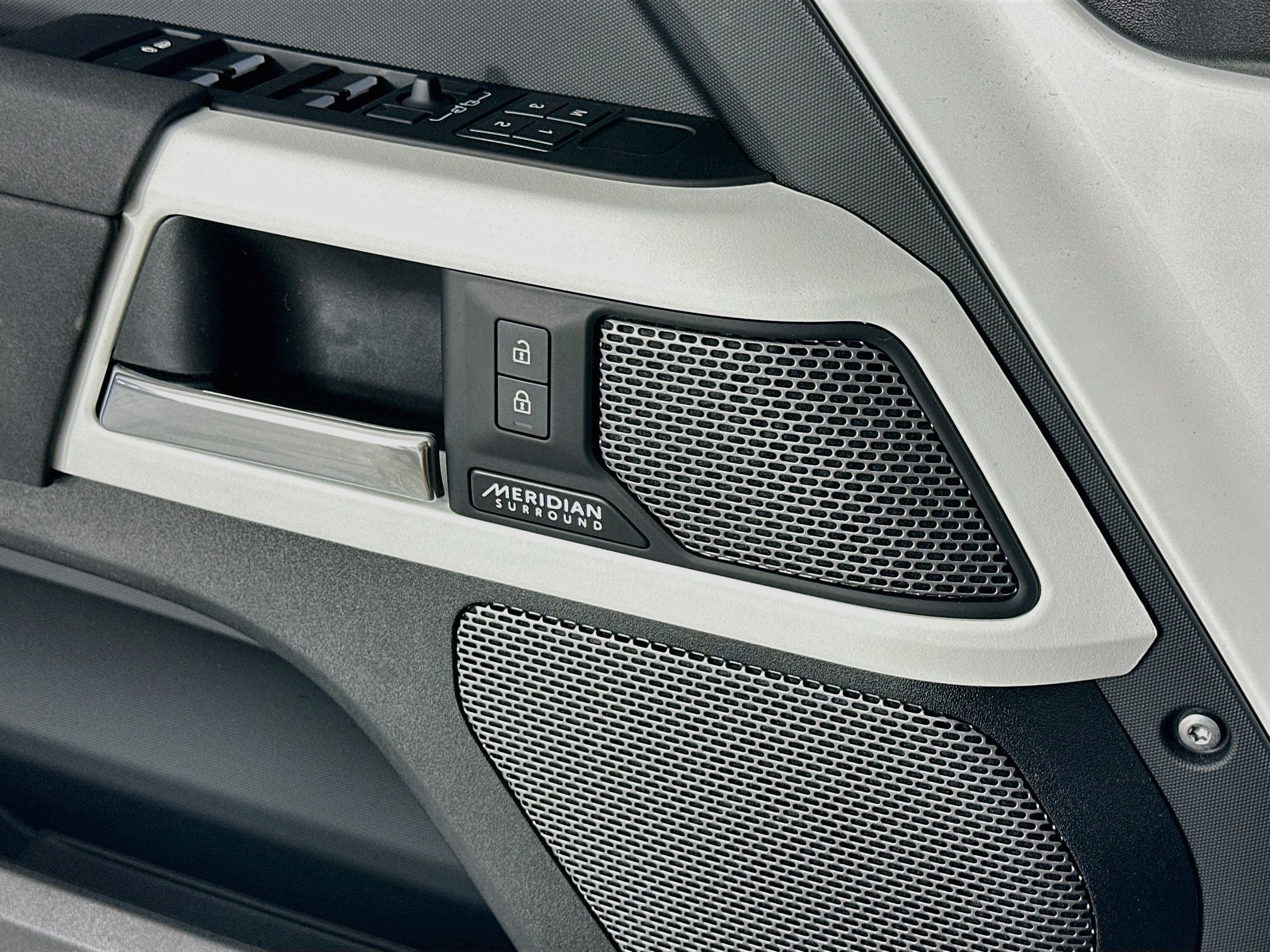 2023 Land Rover Defender 110 SE