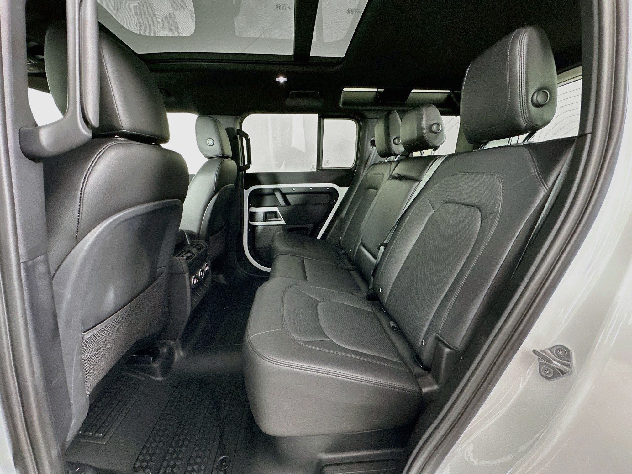 2023 Land Rover Defender 110 SE