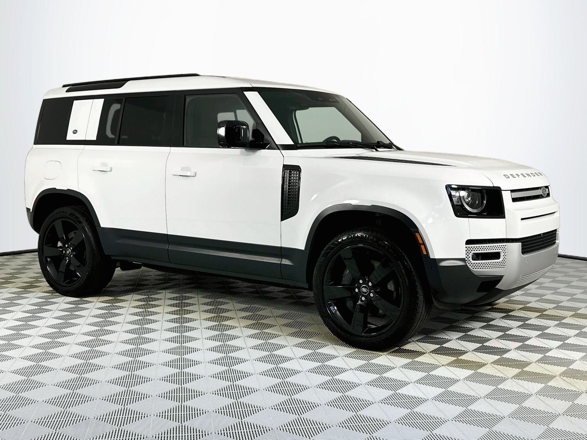 2023 Land Rover Defender 110 SE