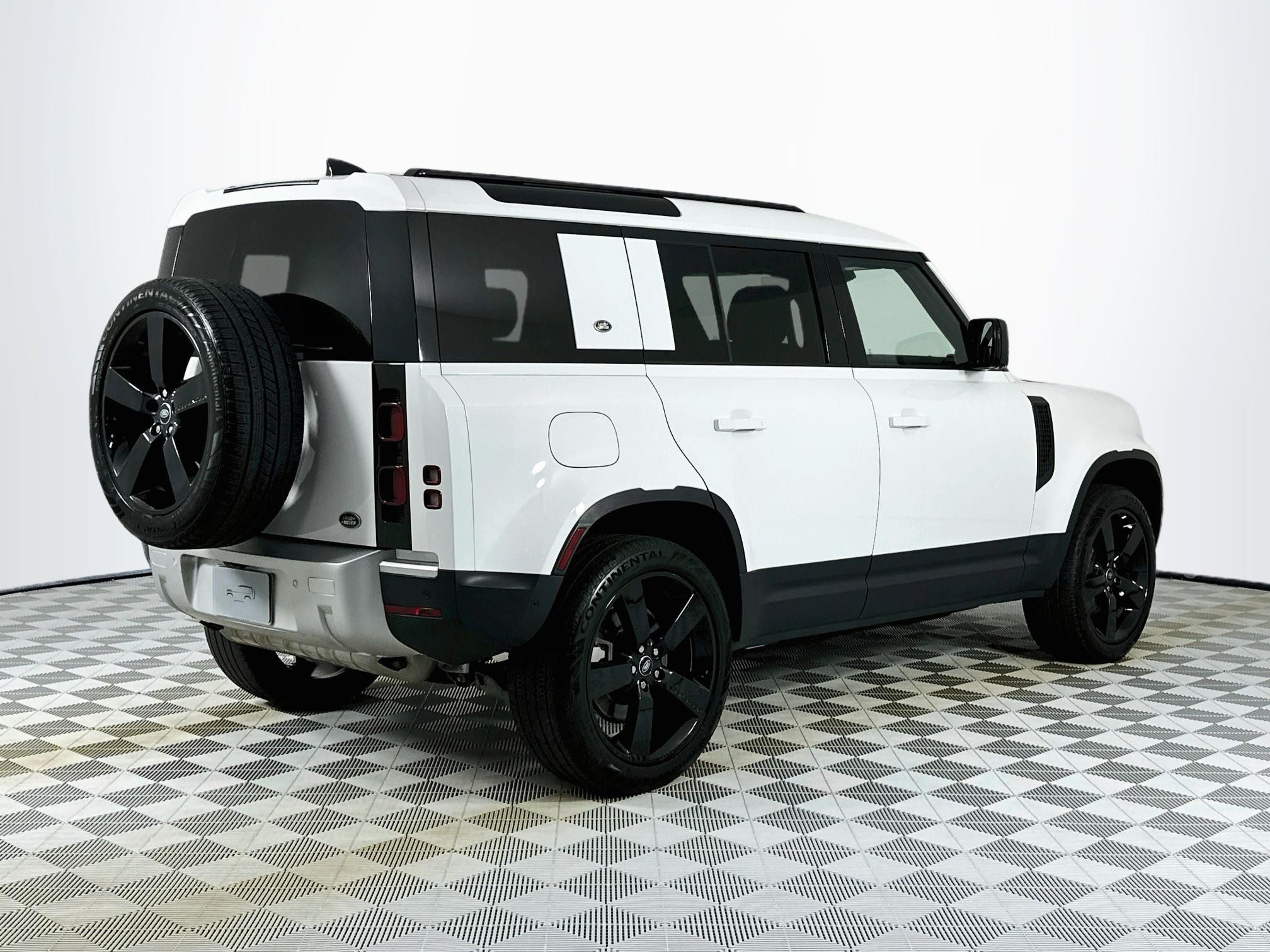2023 Land Rover Defender 110 SE
