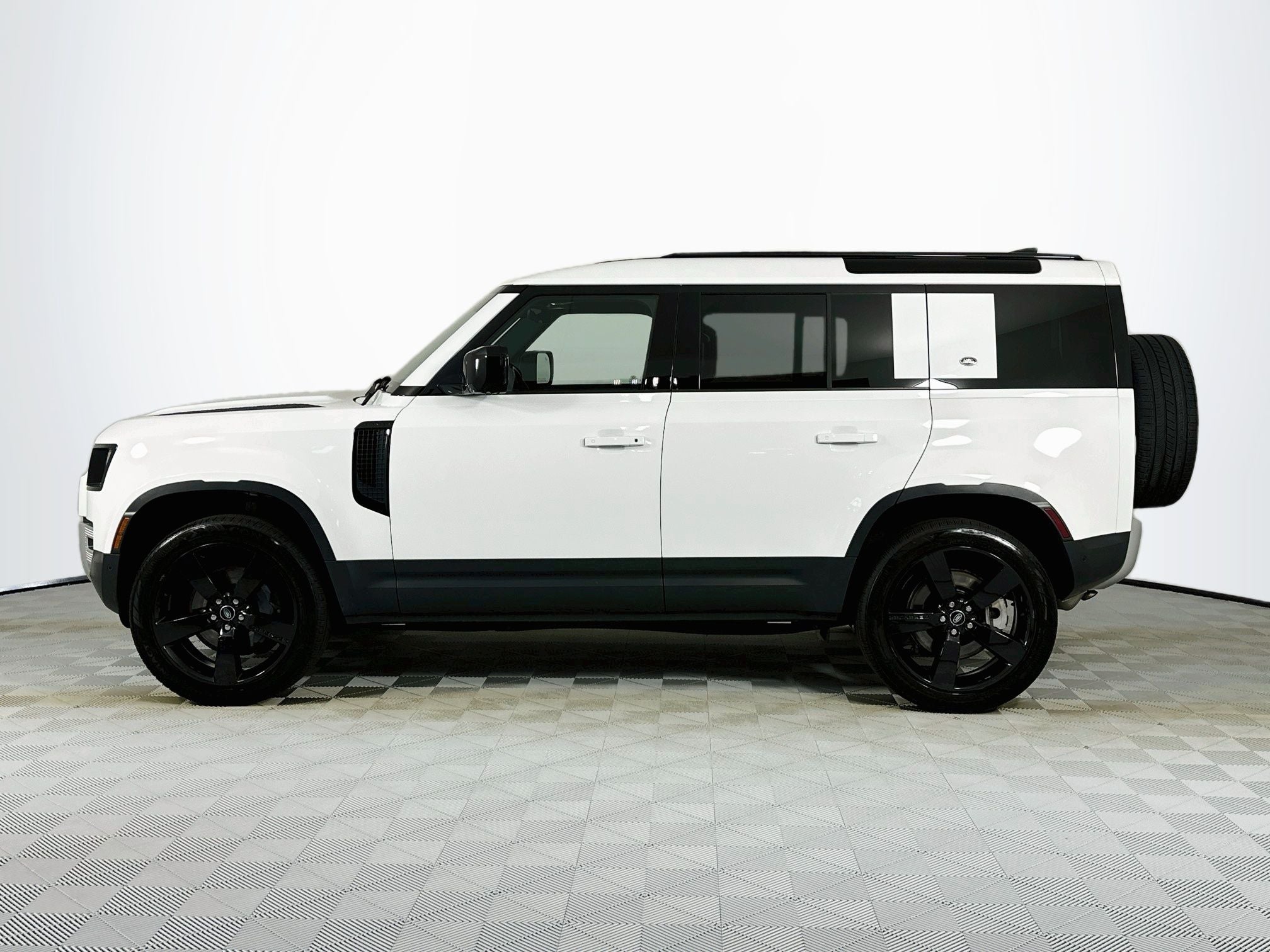 2023 Land Rover Defender 110 SE