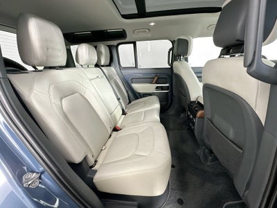 2024 Land Rover Defender 110 SE