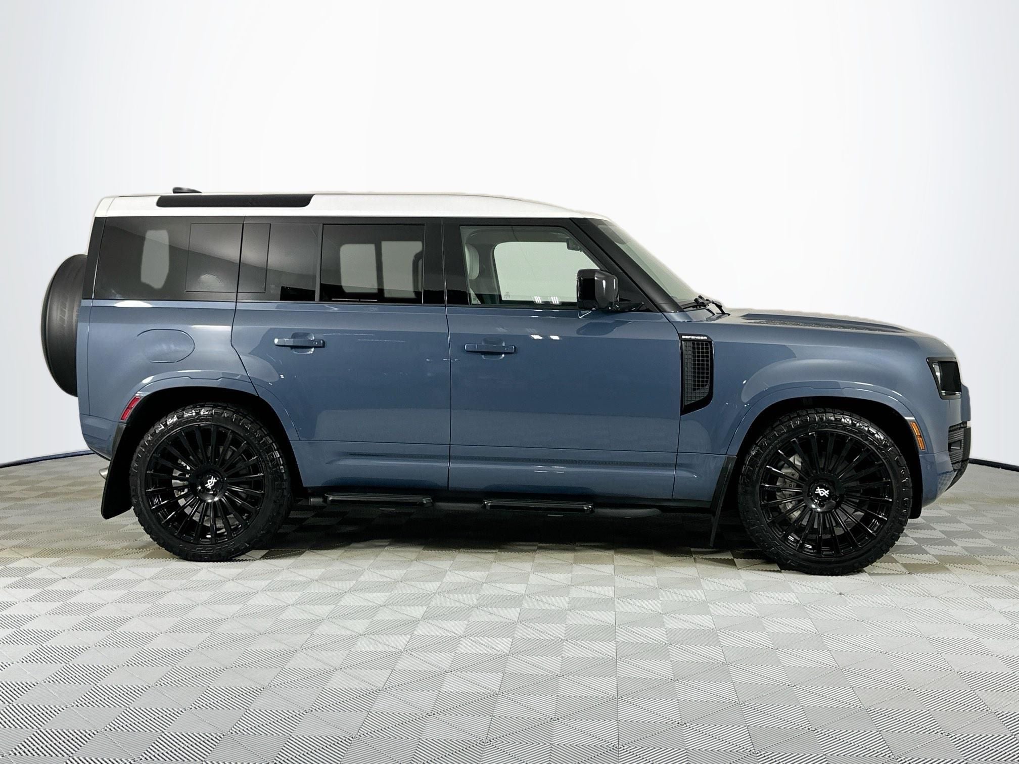 2024 Land Rover Defender 110 SE