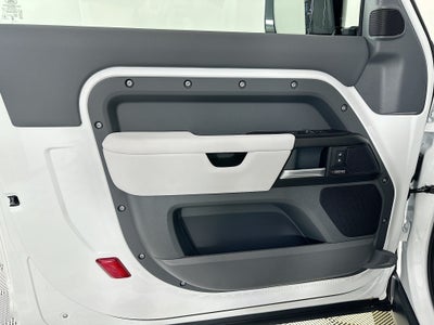 2026 Land Rover Defender 90 V8