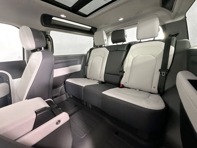 2026 Land Rover Defender 90 V8