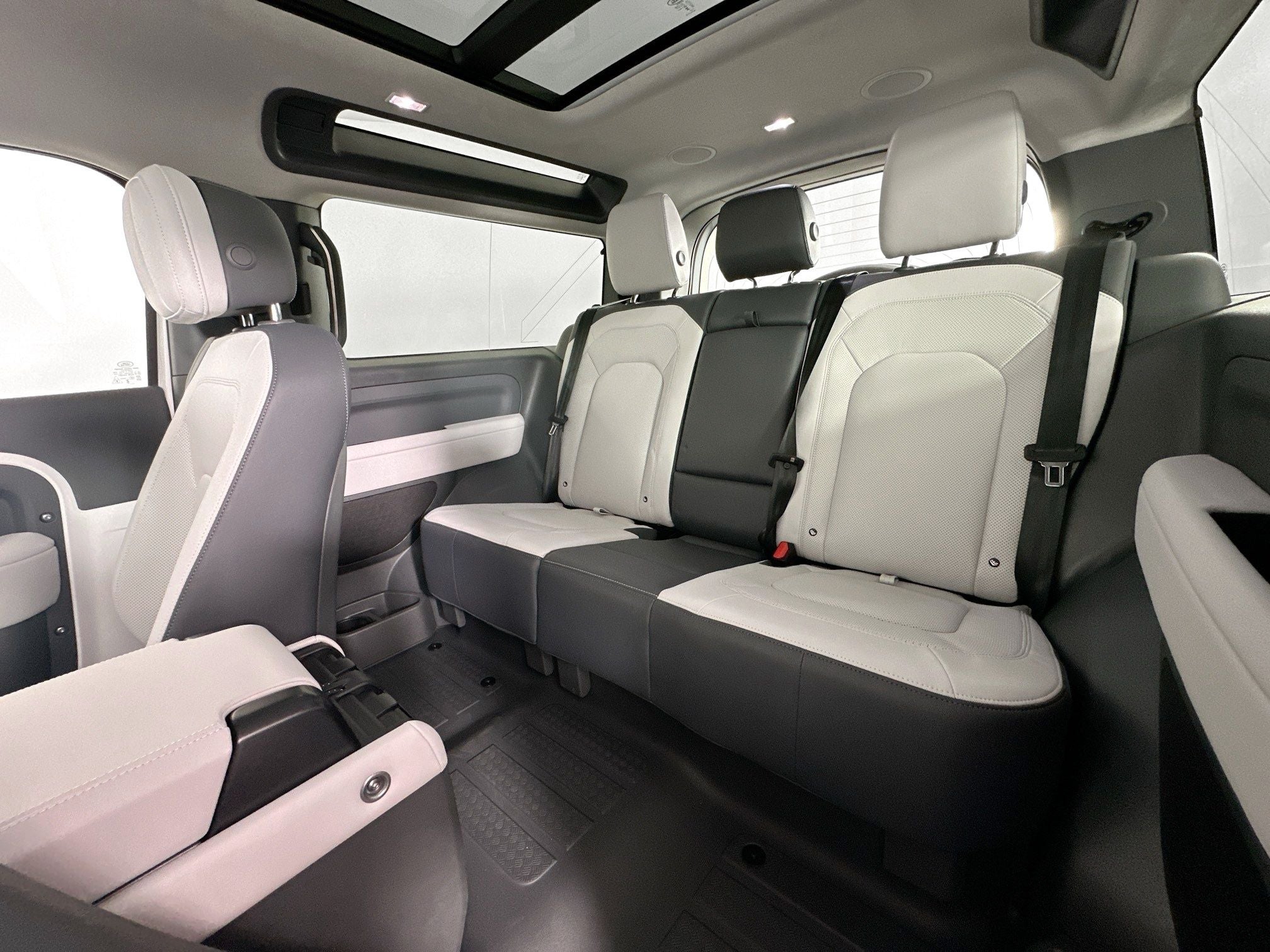 2026 Land Rover Defender 90 V8