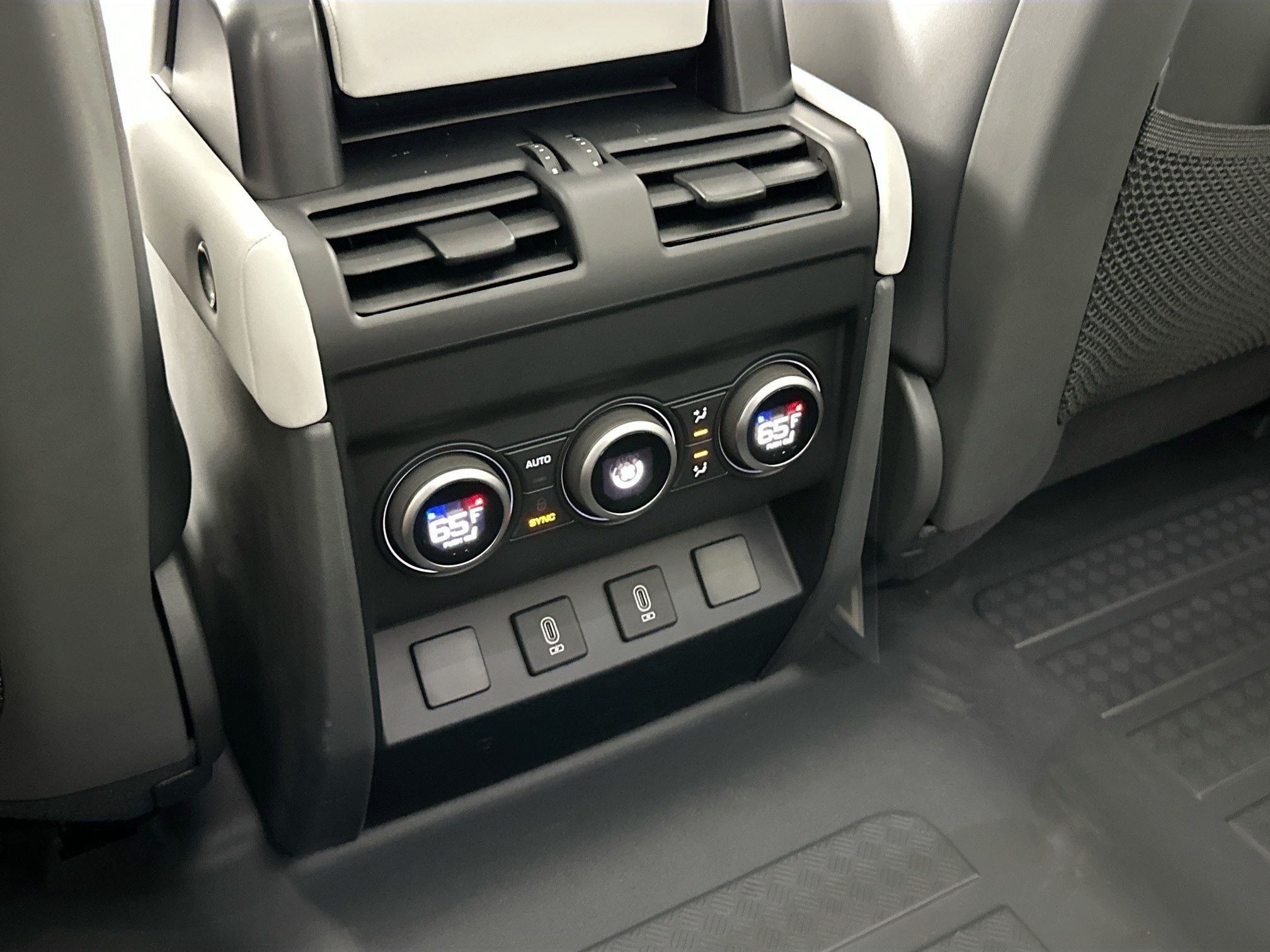 2026 Land Rover Defender 90 V8