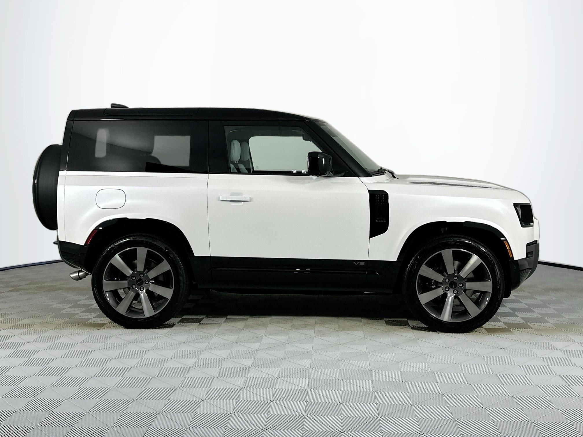 2026 Land Rover Defender 90 V8