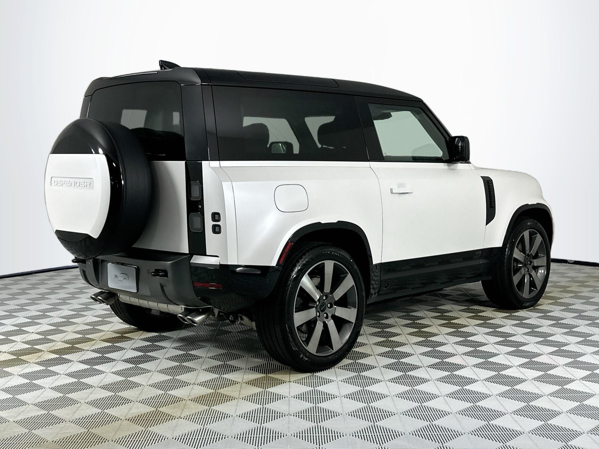 2026 Land Rover Defender 90 V8
