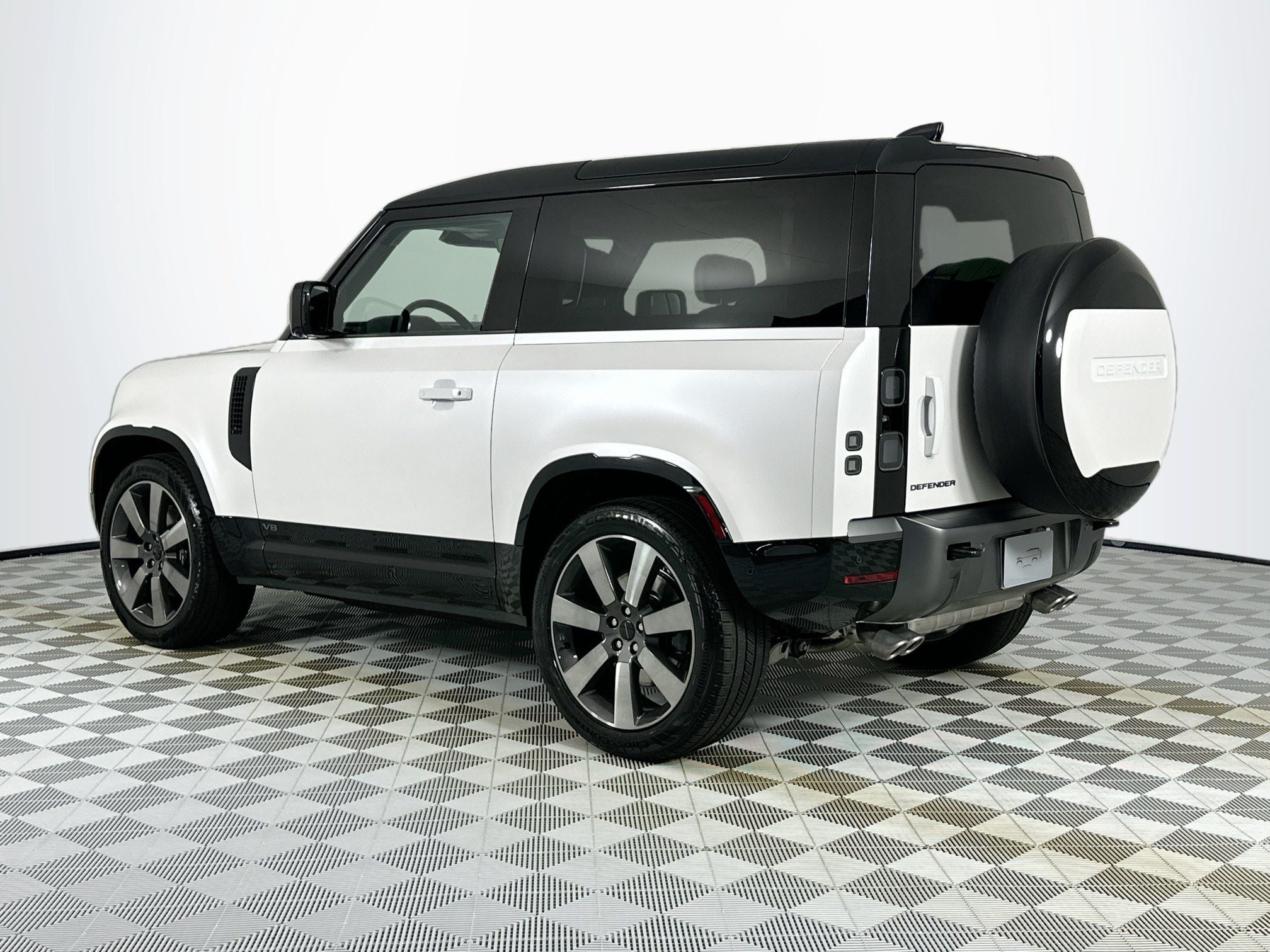 2026 Land Rover Defender 90 V8