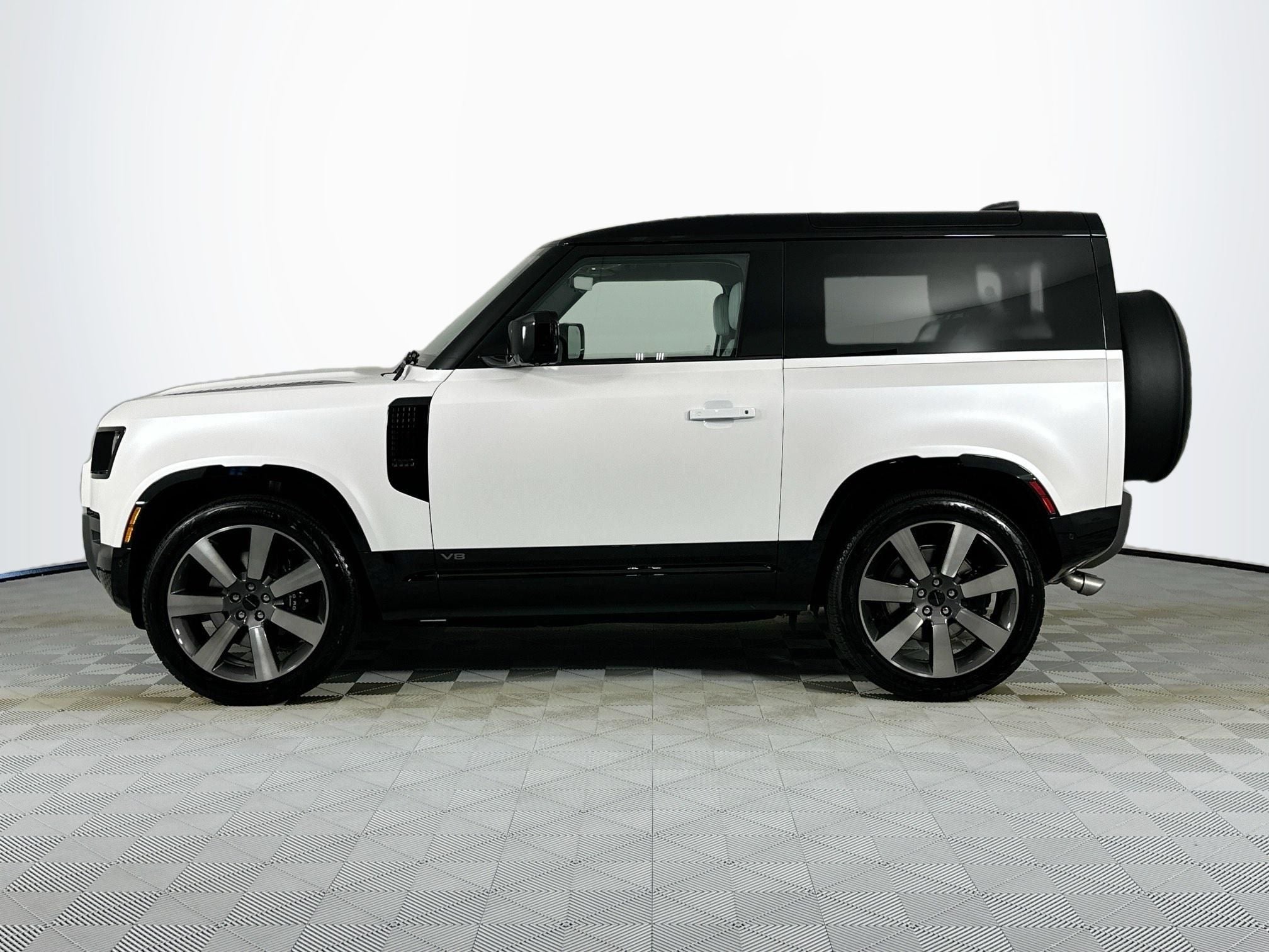 2026 Land Rover Defender 90 V8