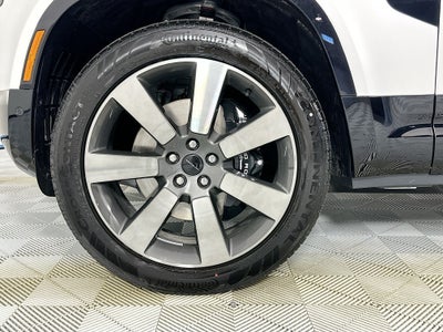 2026 Land Rover Defender 90 V8