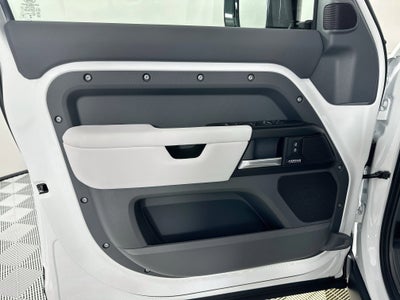 2026 Land Rover Defender 110 V8