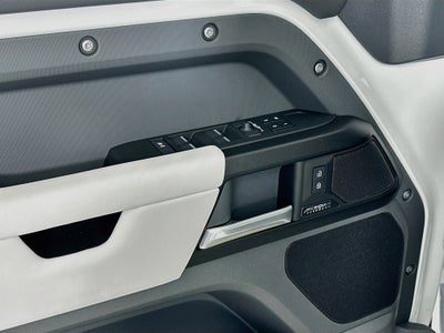 2026 Land Rover Defender 110 V8