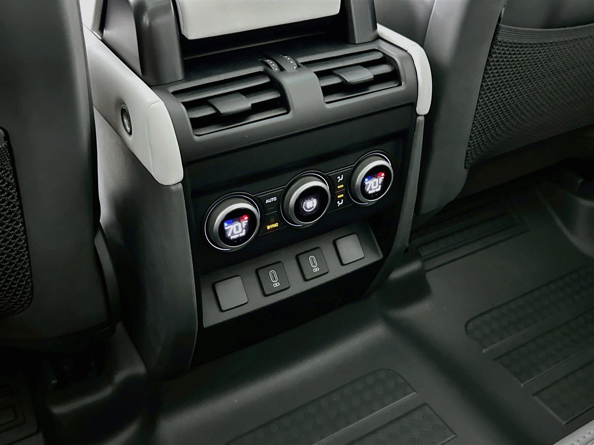 2026 Land Rover Defender 110 V8