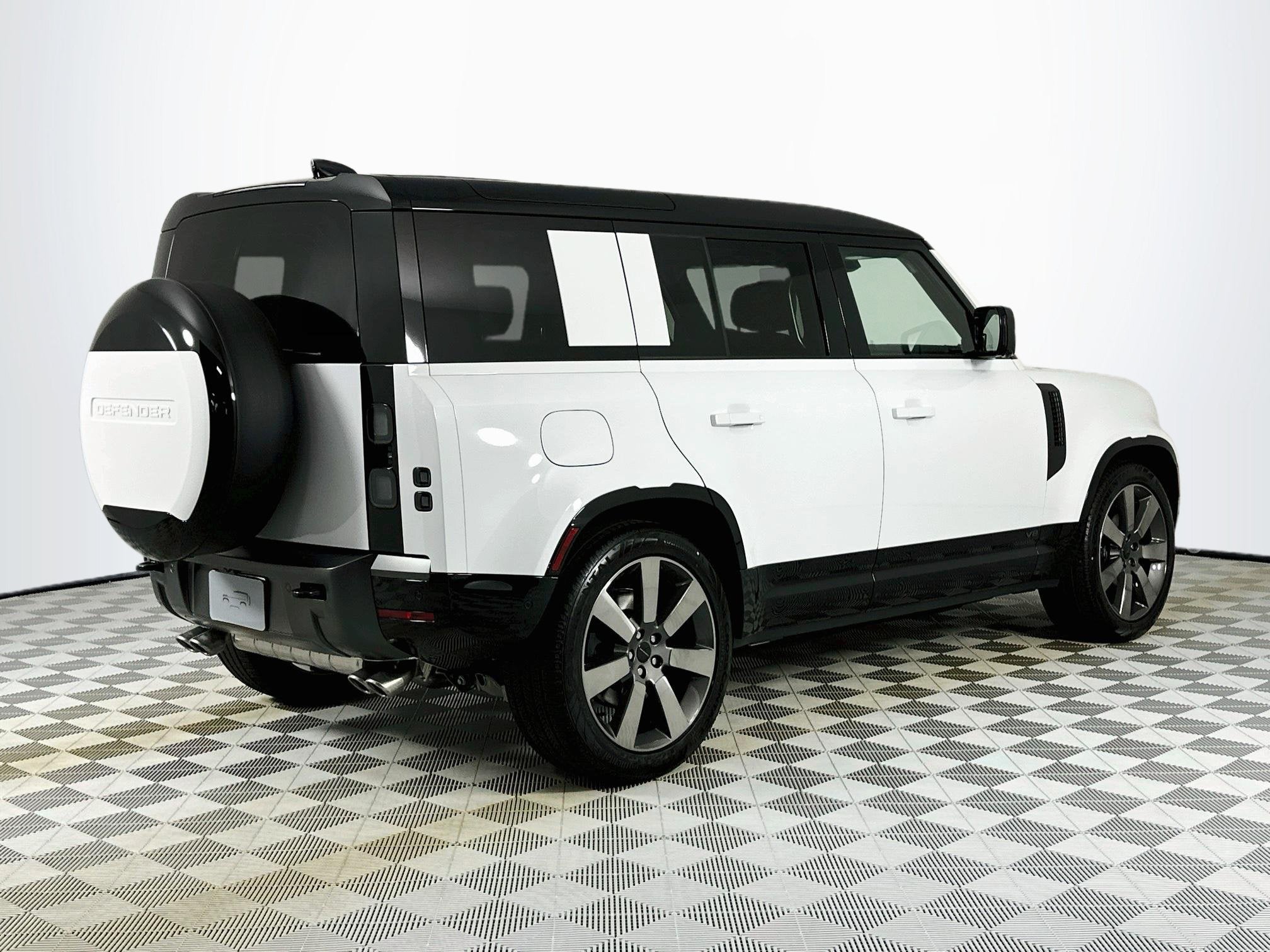 2026 Land Rover Defender 110 V8