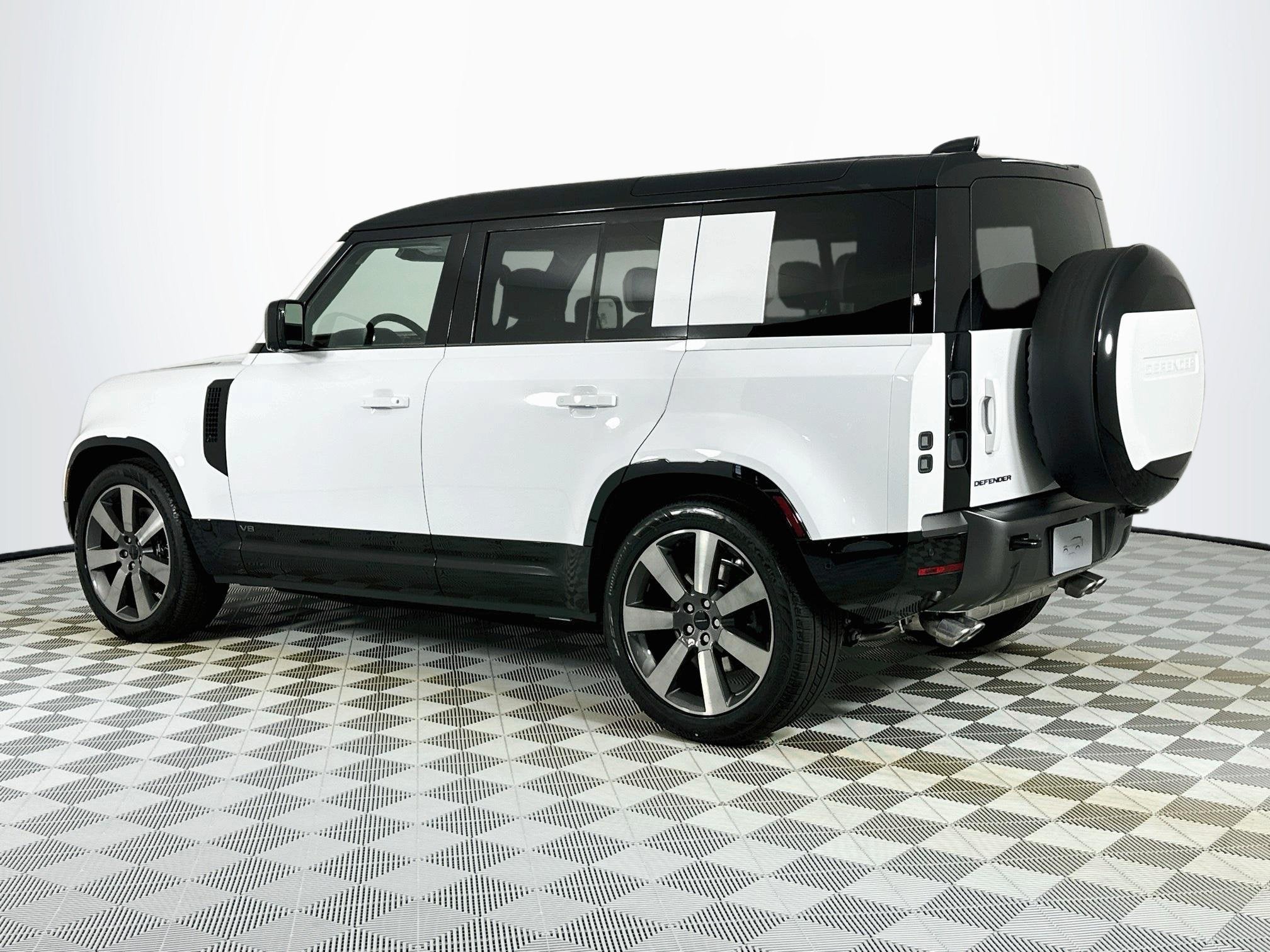 2026 Land Rover Defender 110 V8