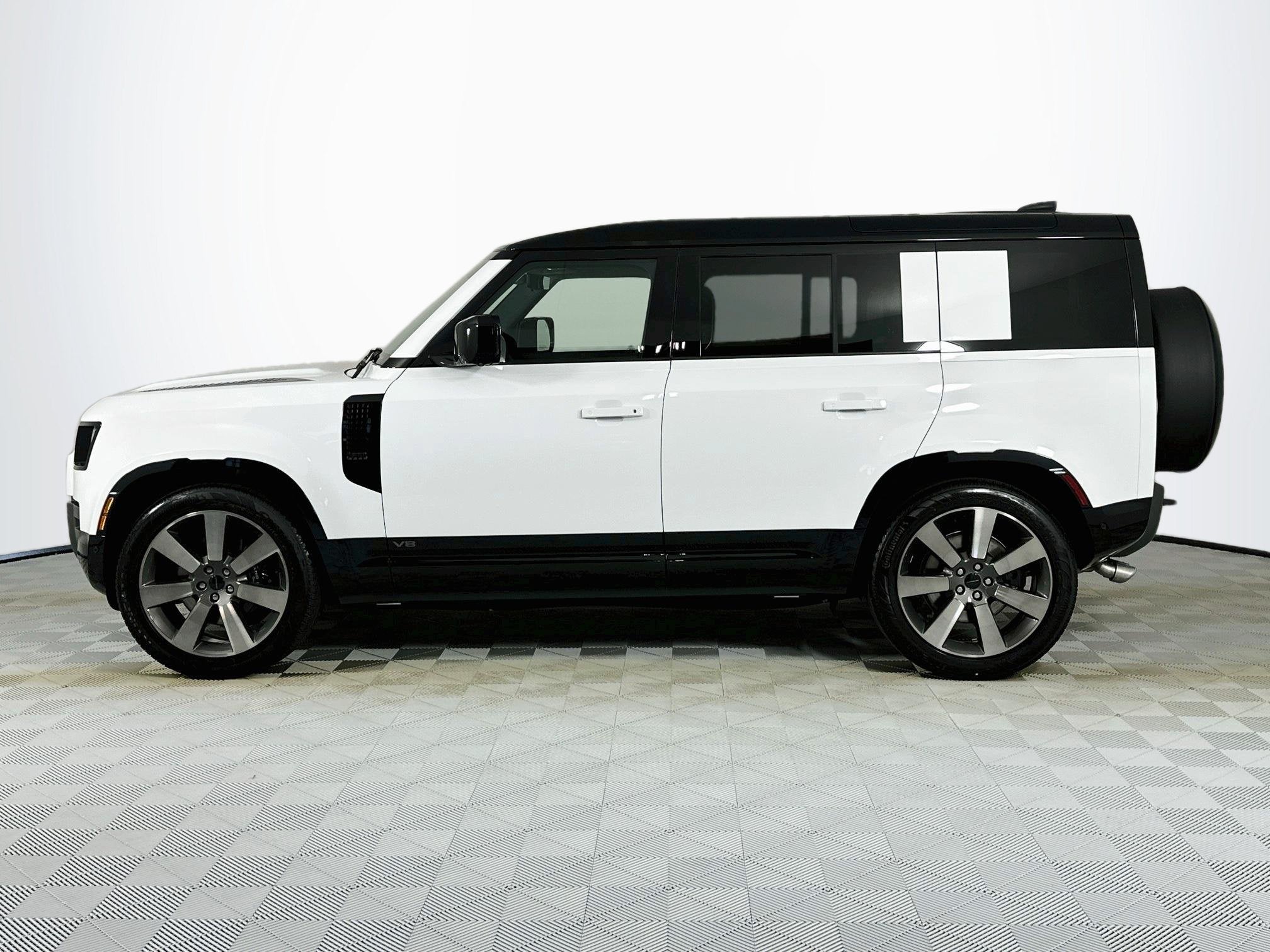 2026 Land Rover Defender 110 V8