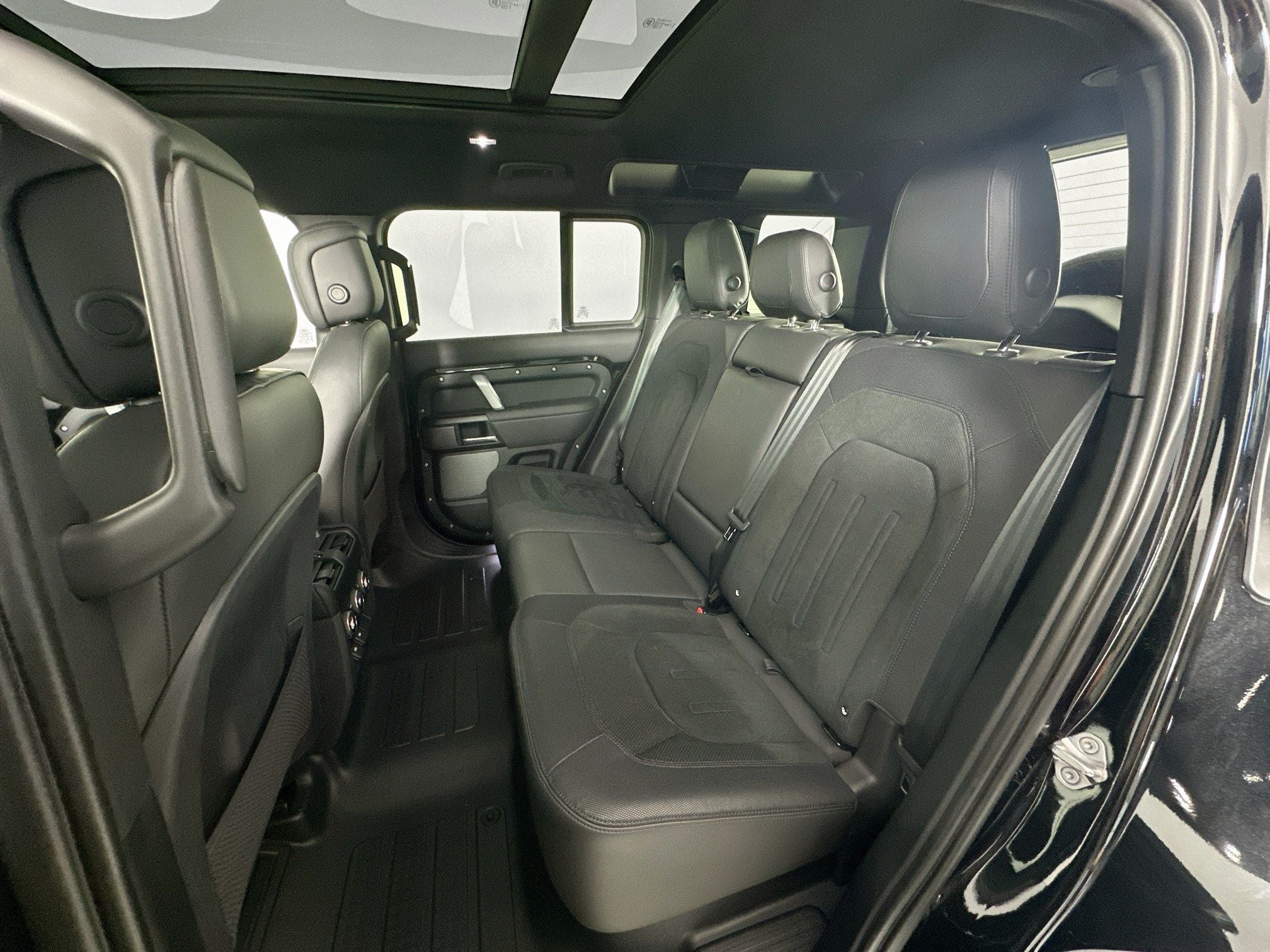 2023 Land Rover Defender 110 V8