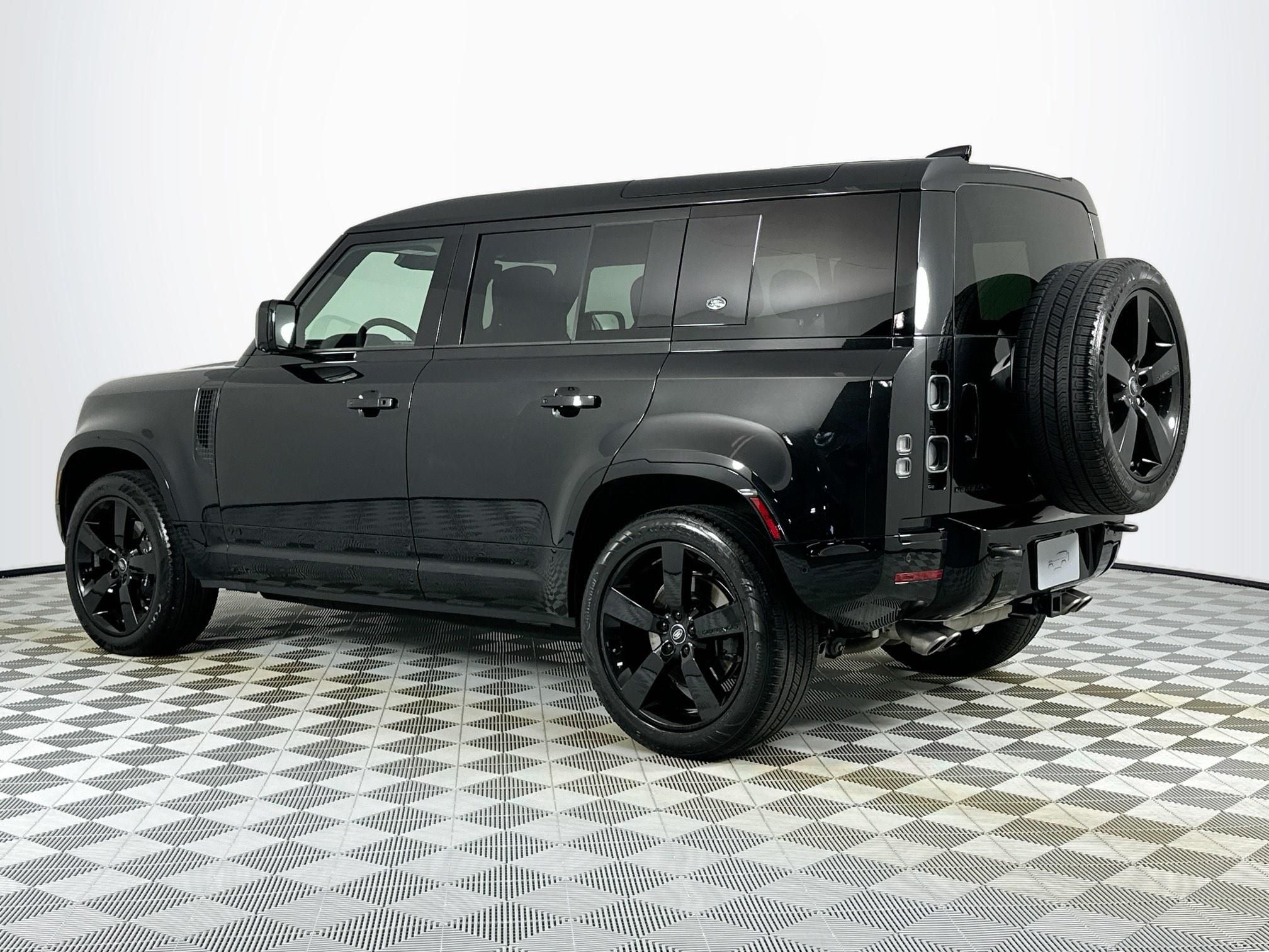 2023 Land Rover Defender 110 V8