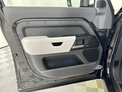 2026 Land Rover Defender 110 V8