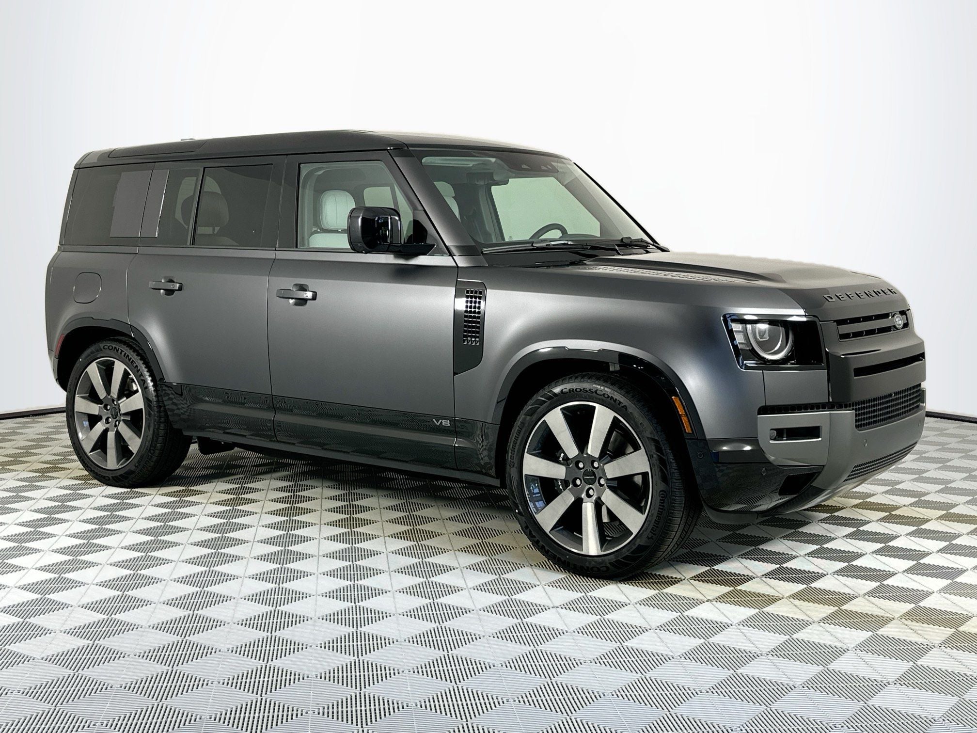 2026 Land Rover Defender 110 V8