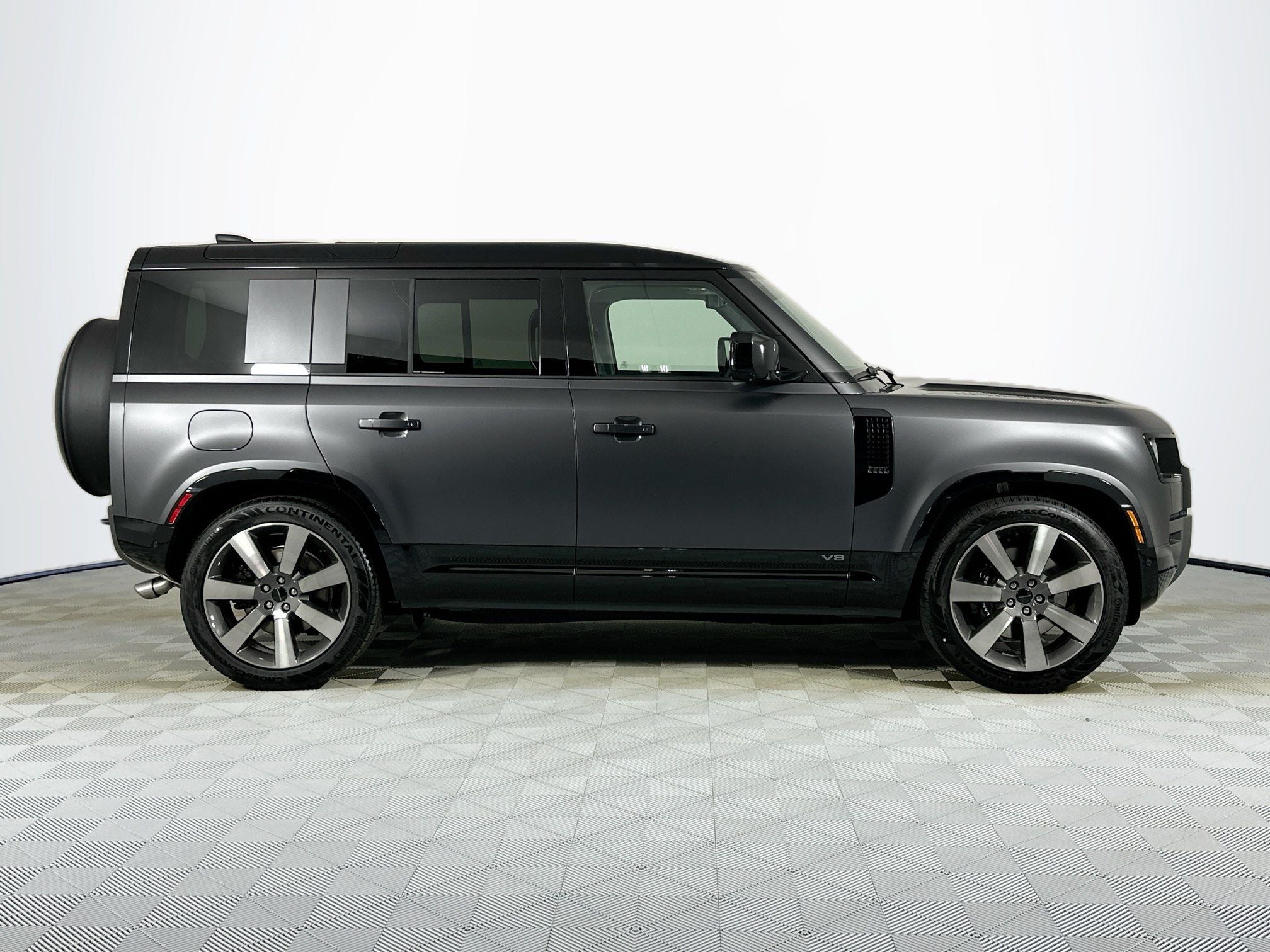 2026 Land Rover Defender 110 V8