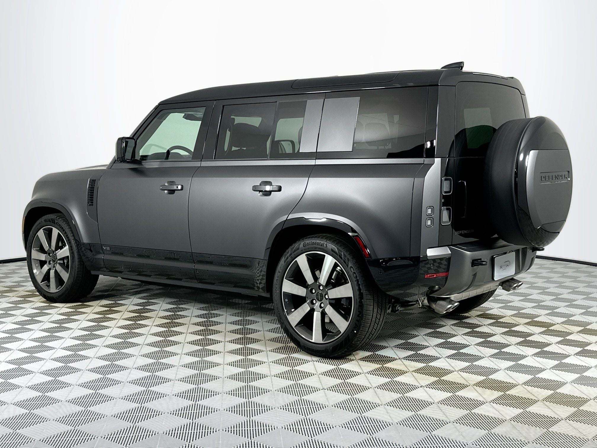 2026 Land Rover Defender 110 V8