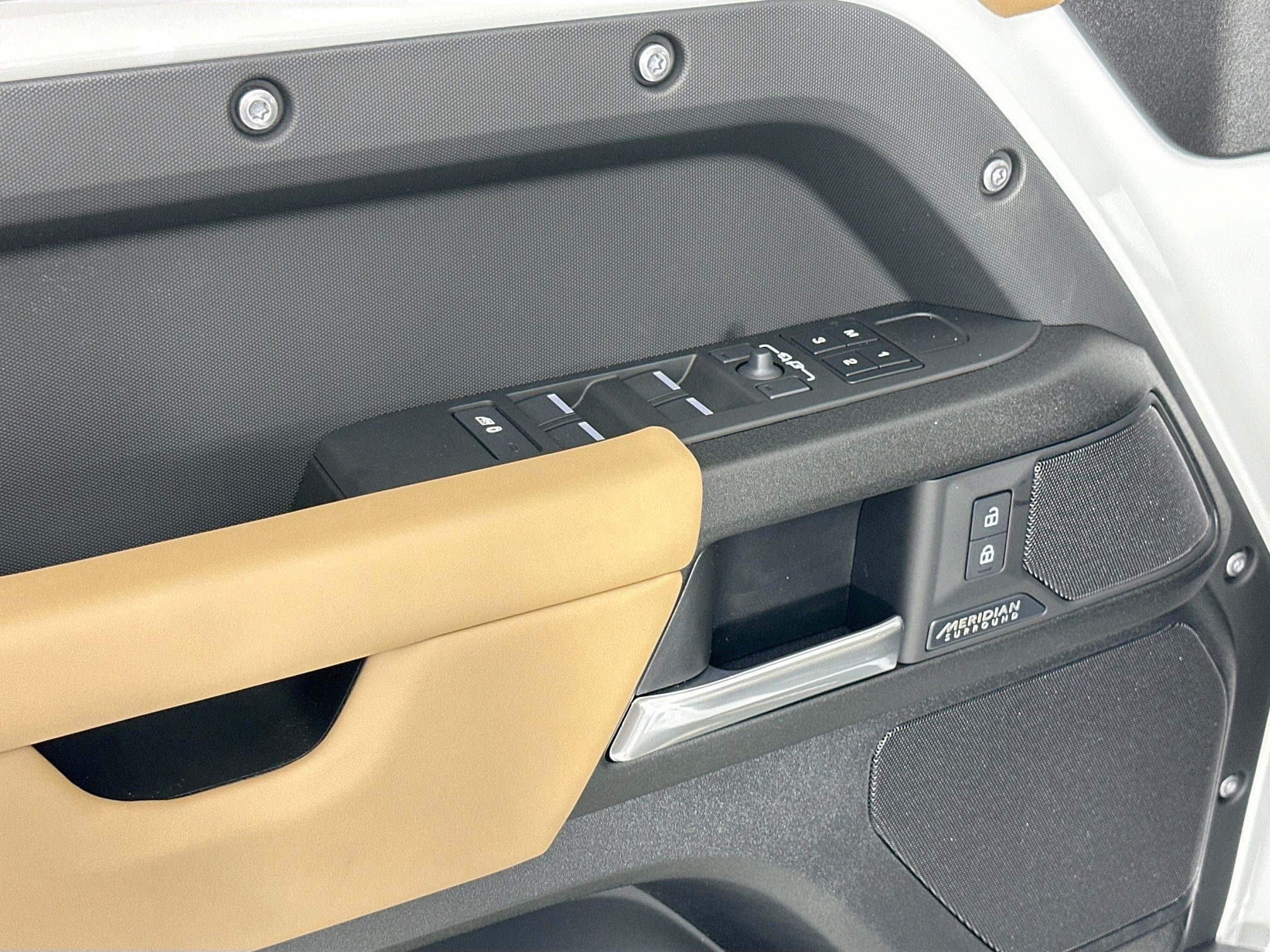 2026 Land Rover Defender 110 V8