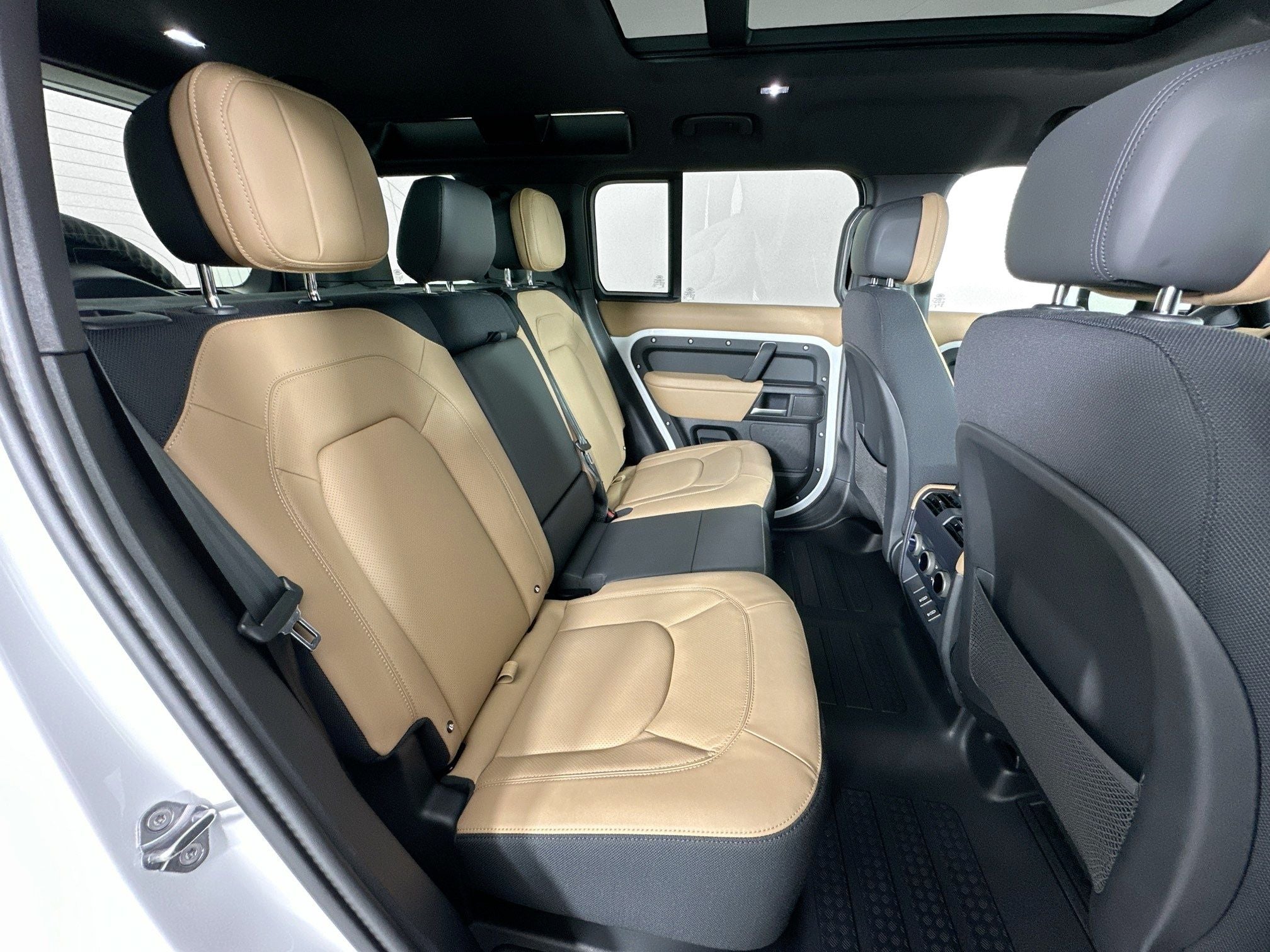 2026 Land Rover Defender 110 V8