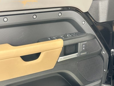 2026 Land Rover Defender 110 V8