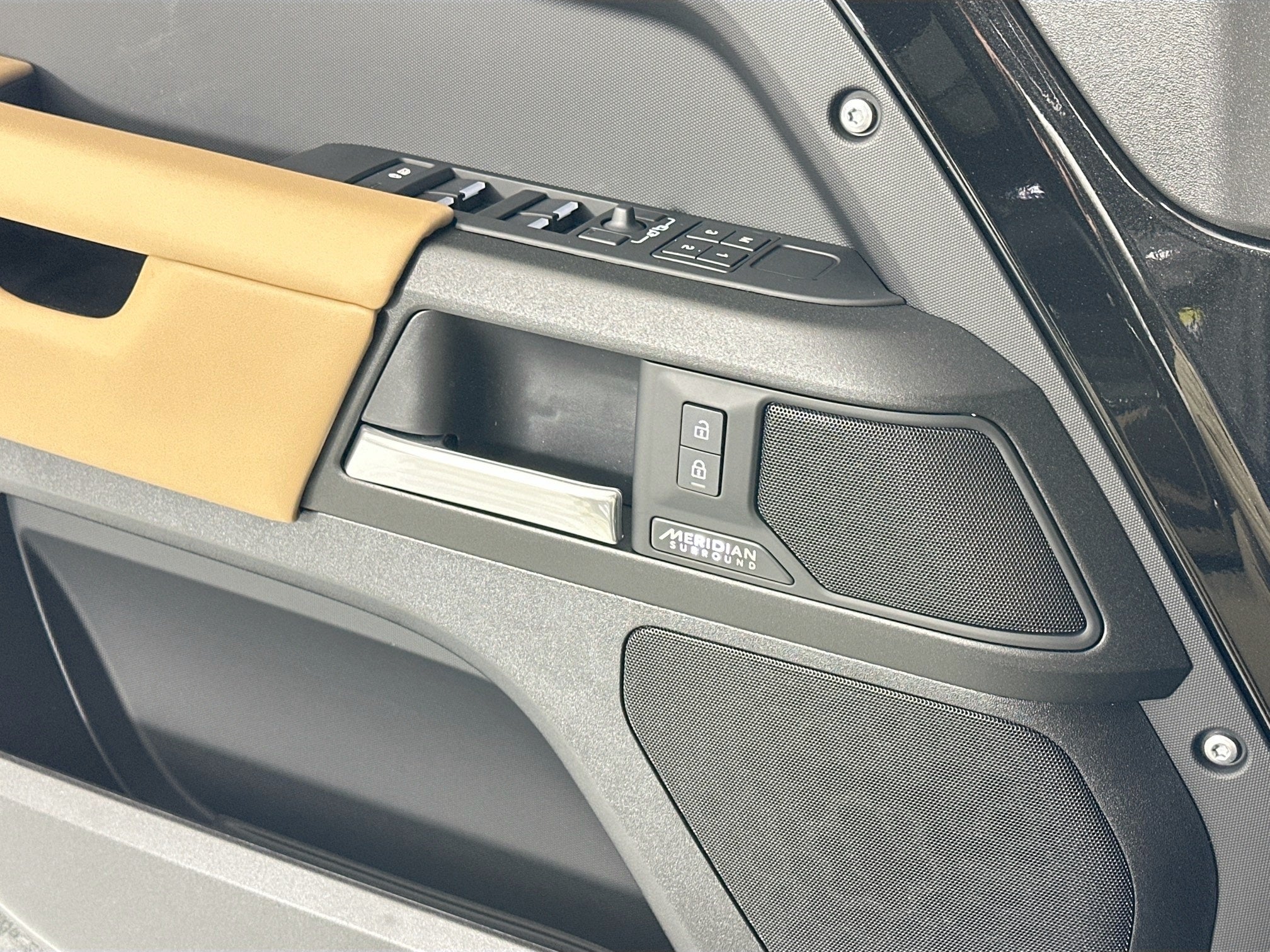 2026 Land Rover Defender 110 V8