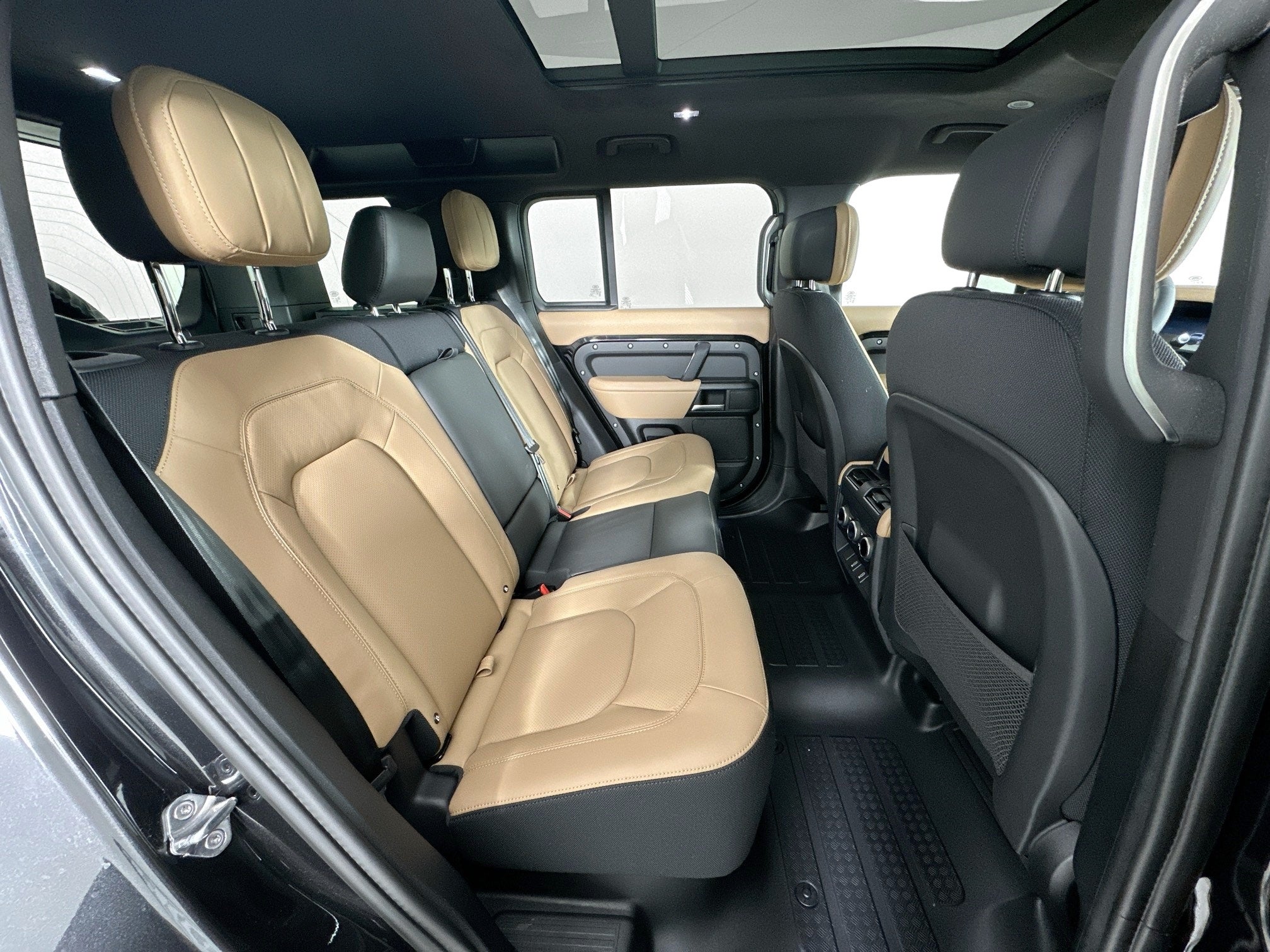 2026 Land Rover Defender 110 V8