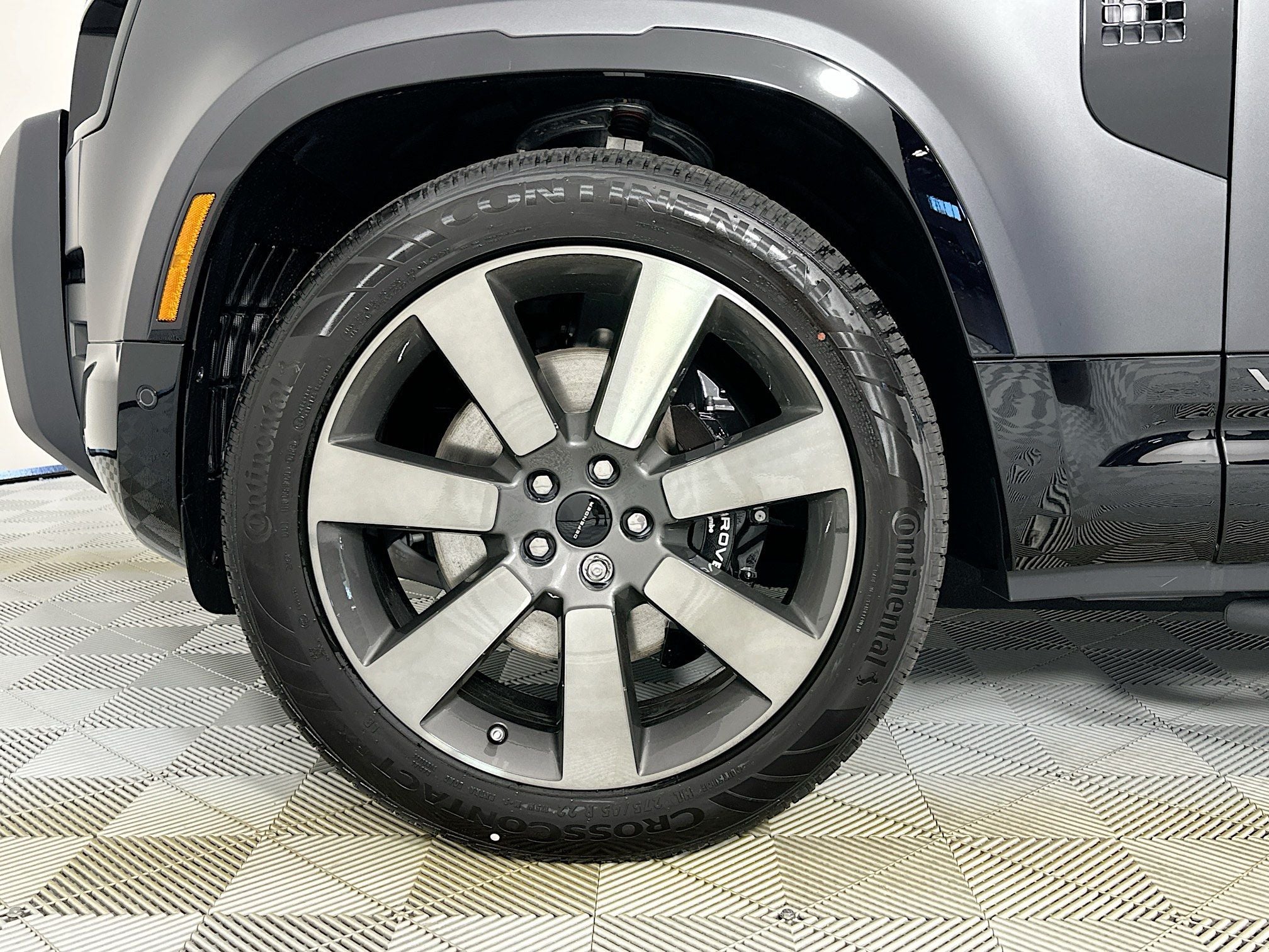 2026 Land Rover Defender 130 V8