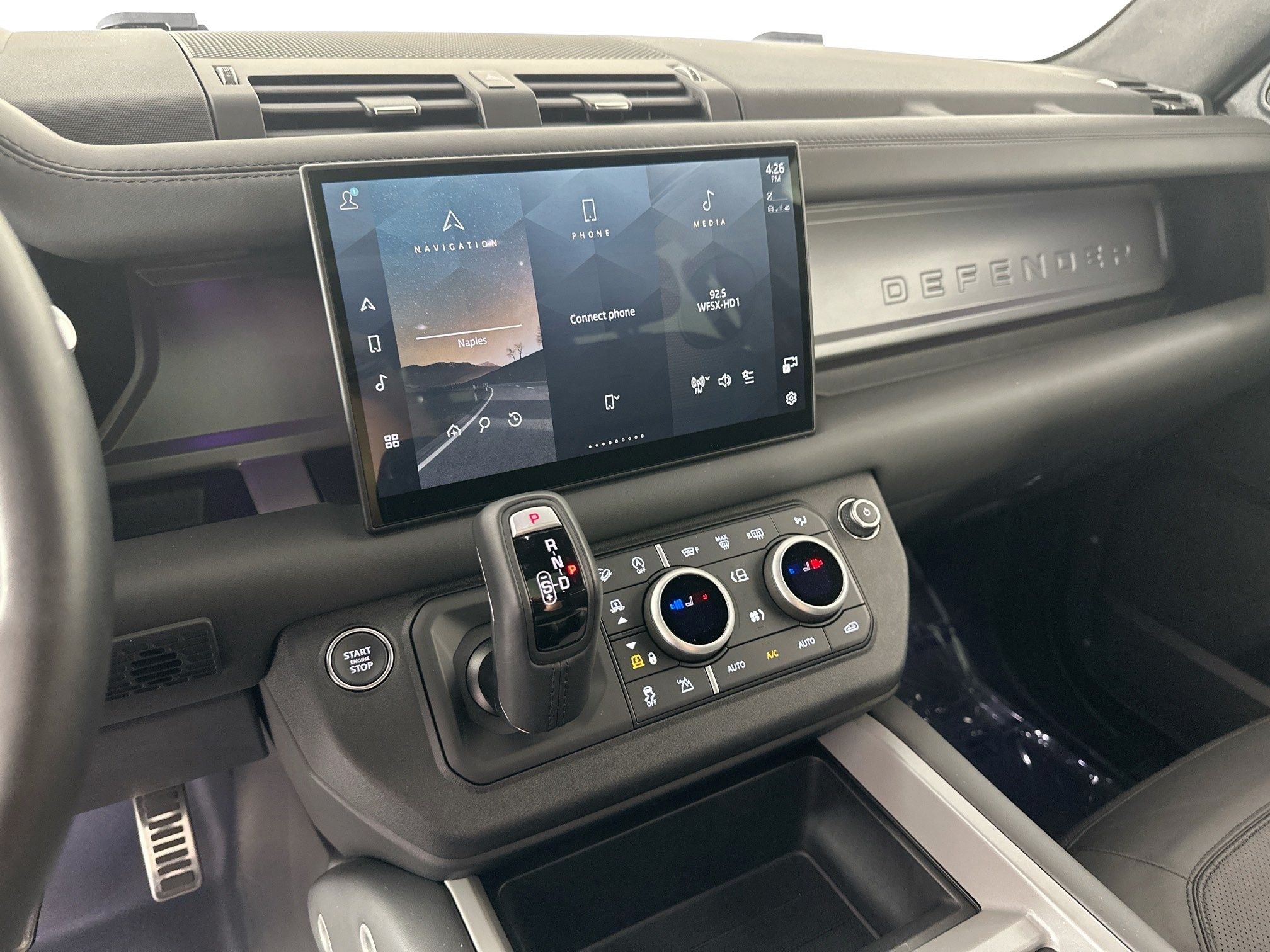 2025 Land Rover Defender 130 V8