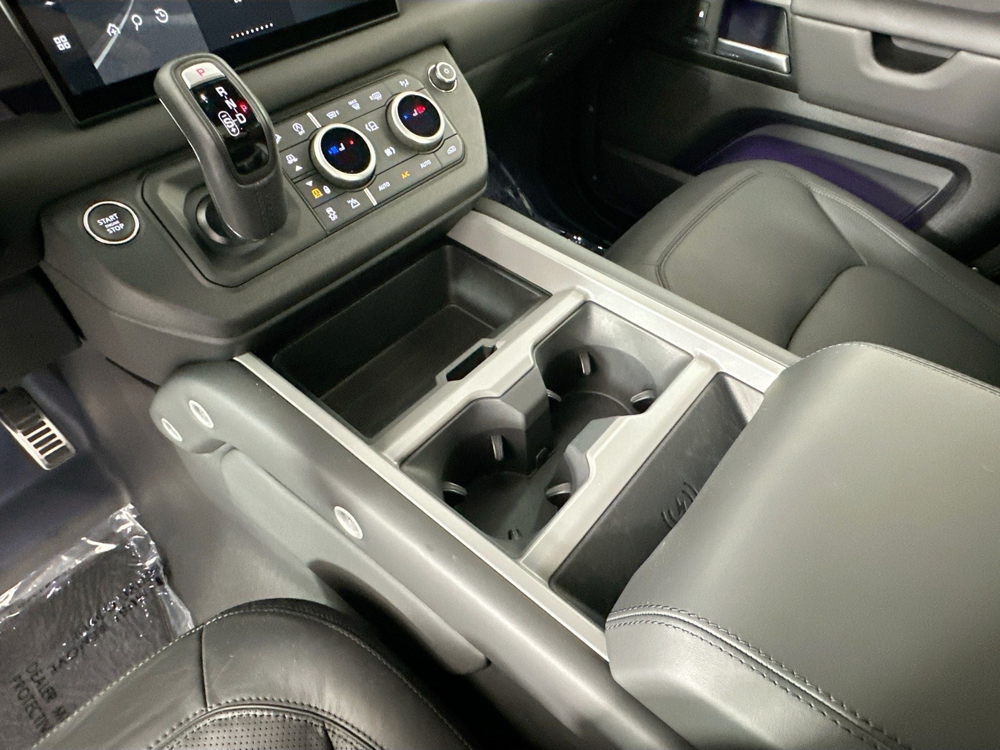 2025 Land Rover Defender 130 V8