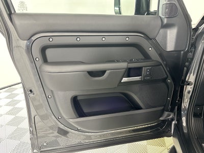 2025 Land Rover Defender 130 V8