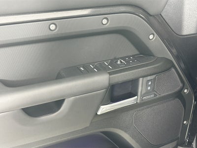 2025 Land Rover Defender 130 V8