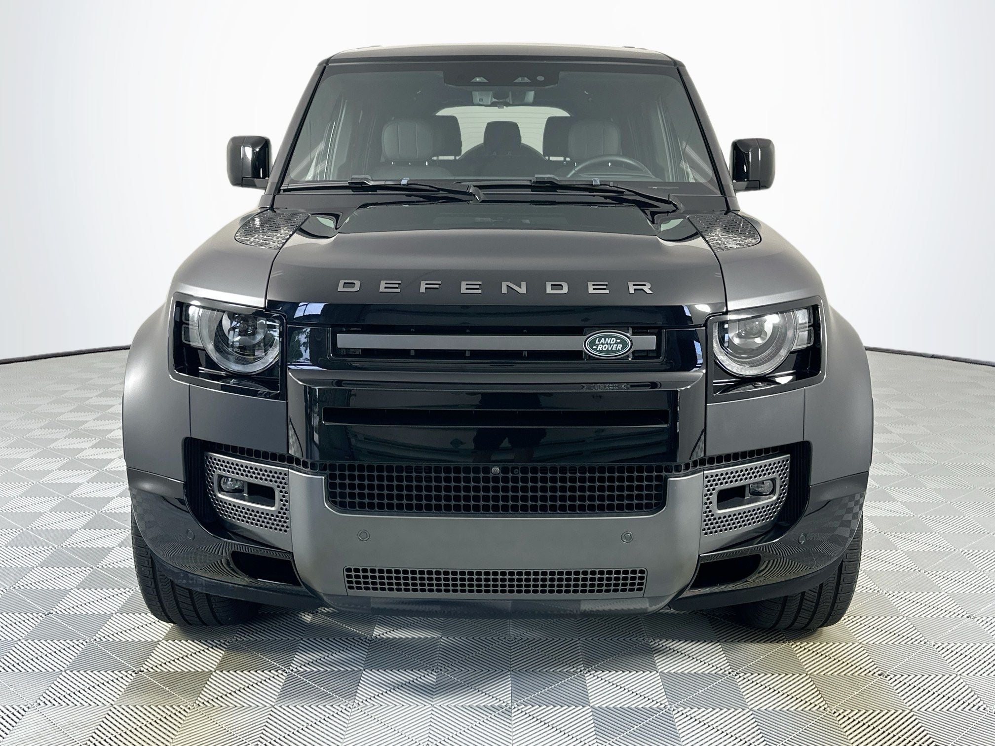 2025 Land Rover Defender 130 V8