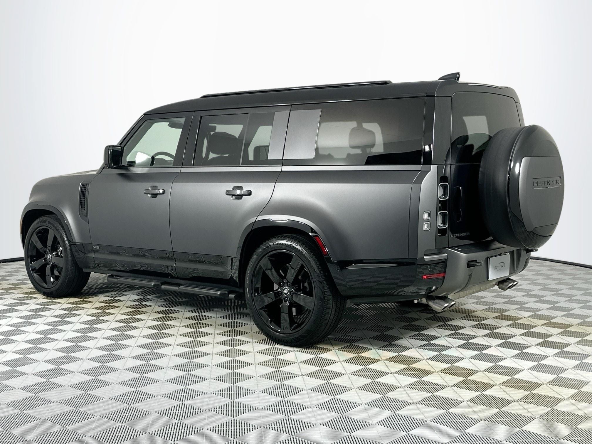 2025 Land Rover Defender 130 V8