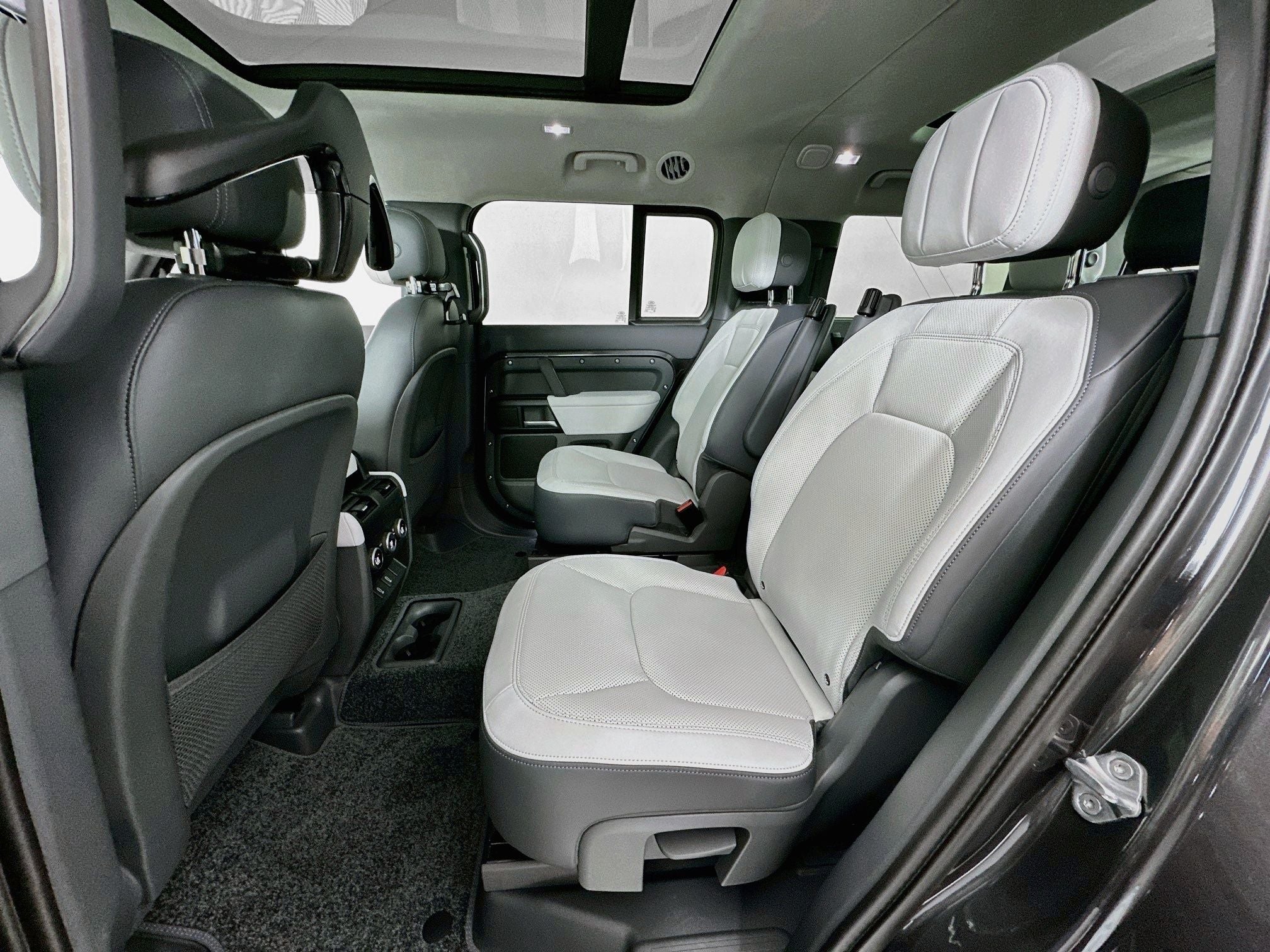 2026 Land Rover Defender 130 V8