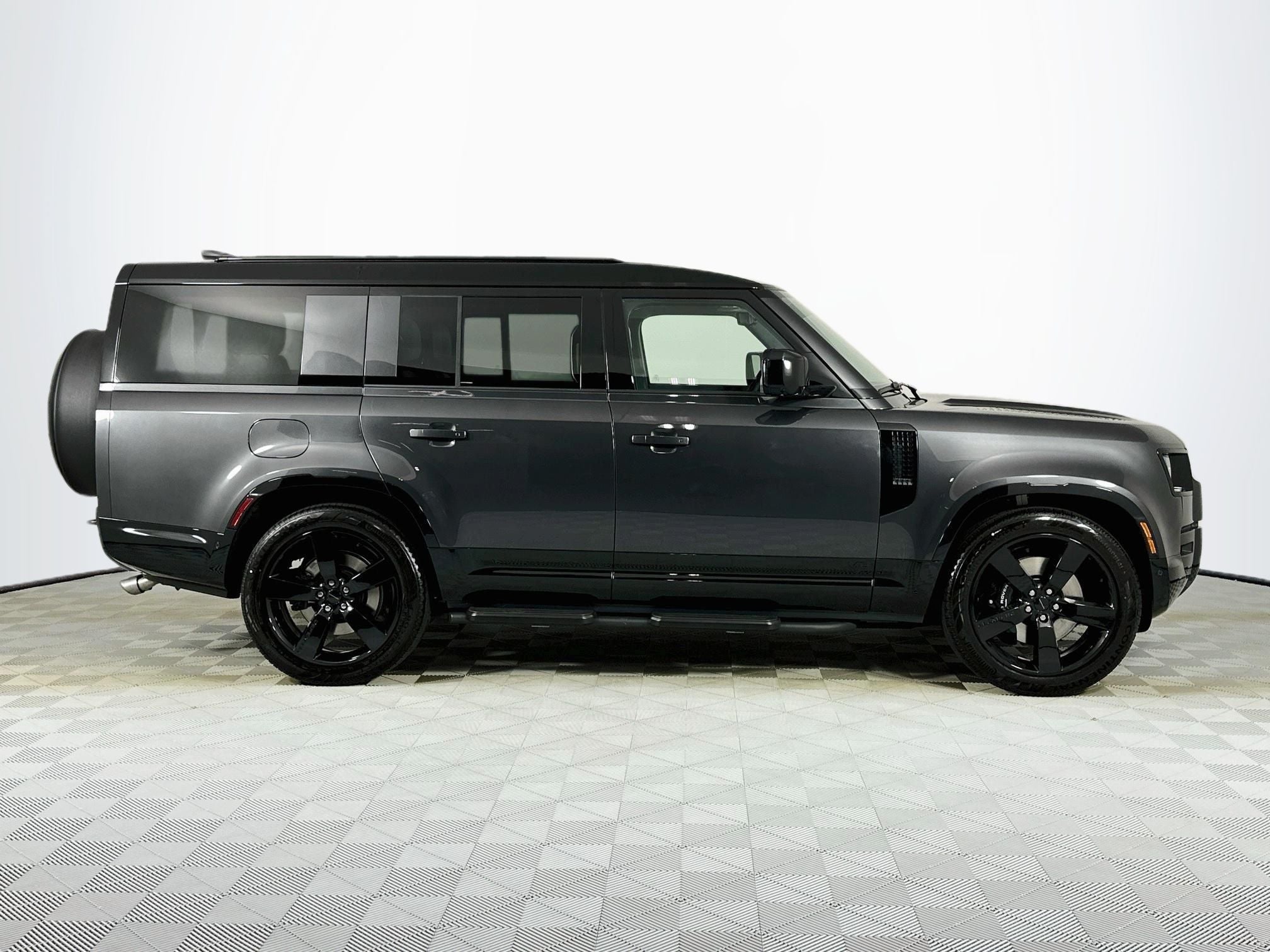 2026 Land Rover Defender 130 V8