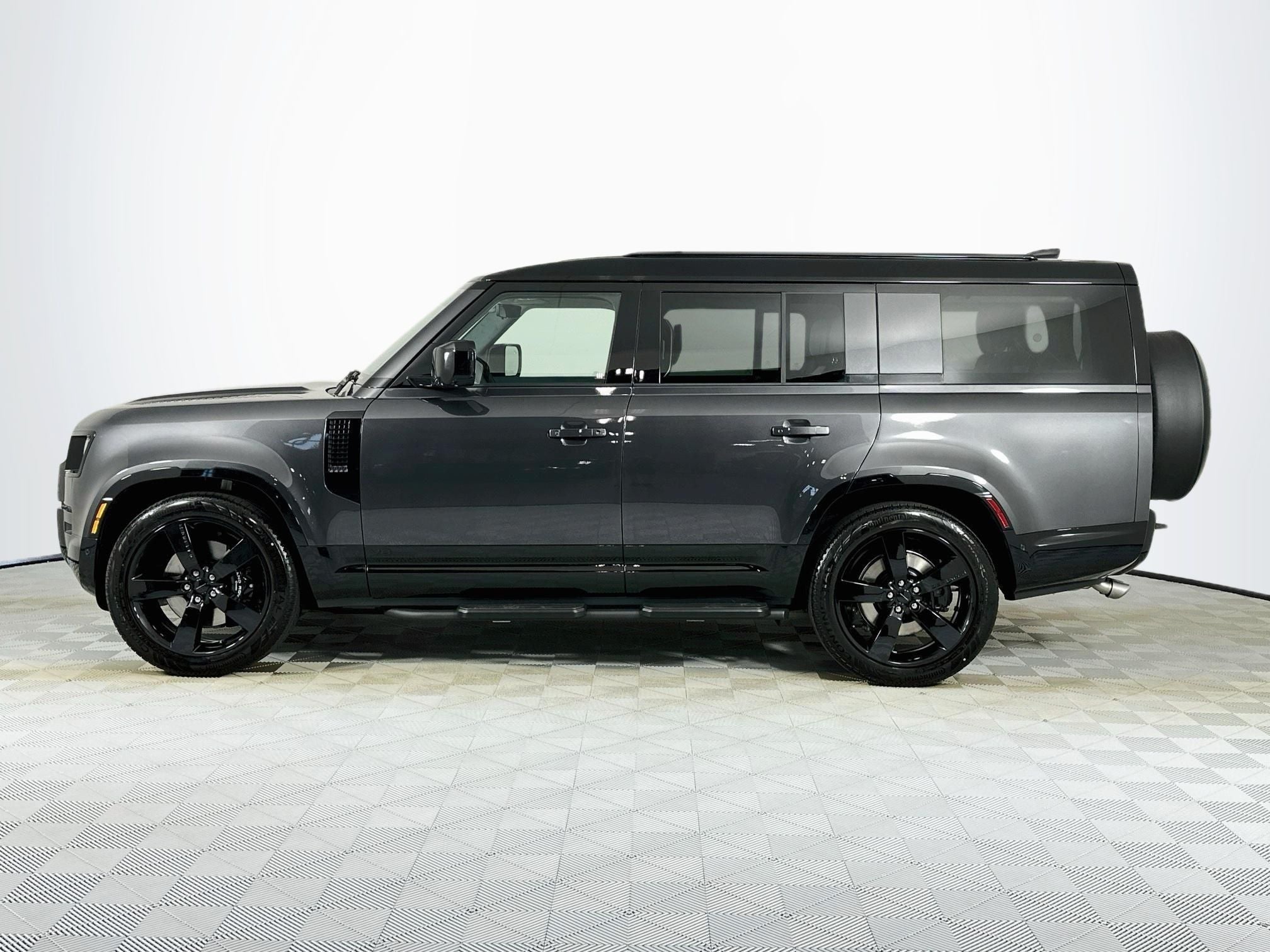 2026 Land Rover Defender 130 V8