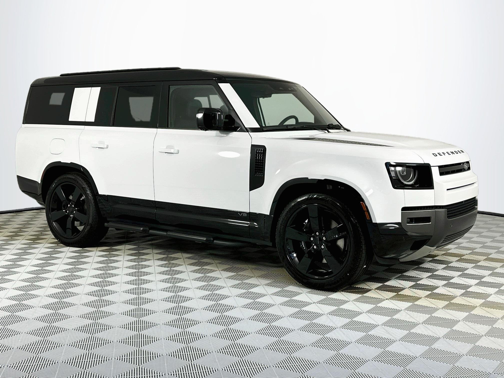 2026 Land Rover Defender 130 V8